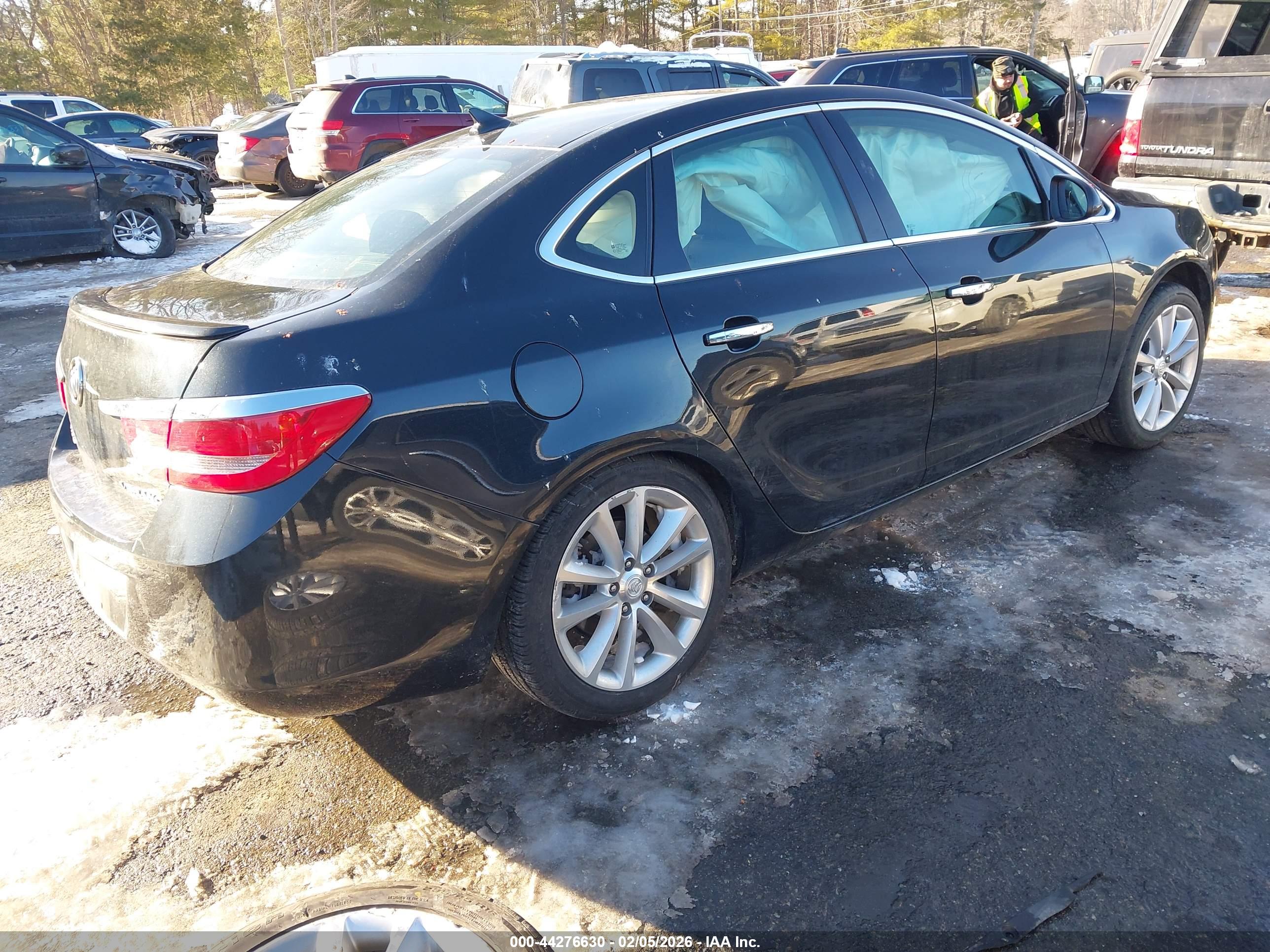 BUICK VERANO image 4