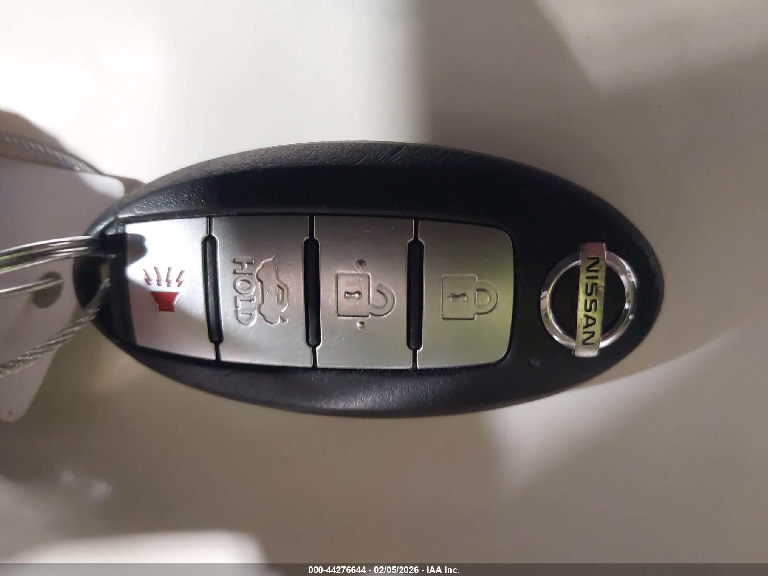 NISSAN VERSA image 11