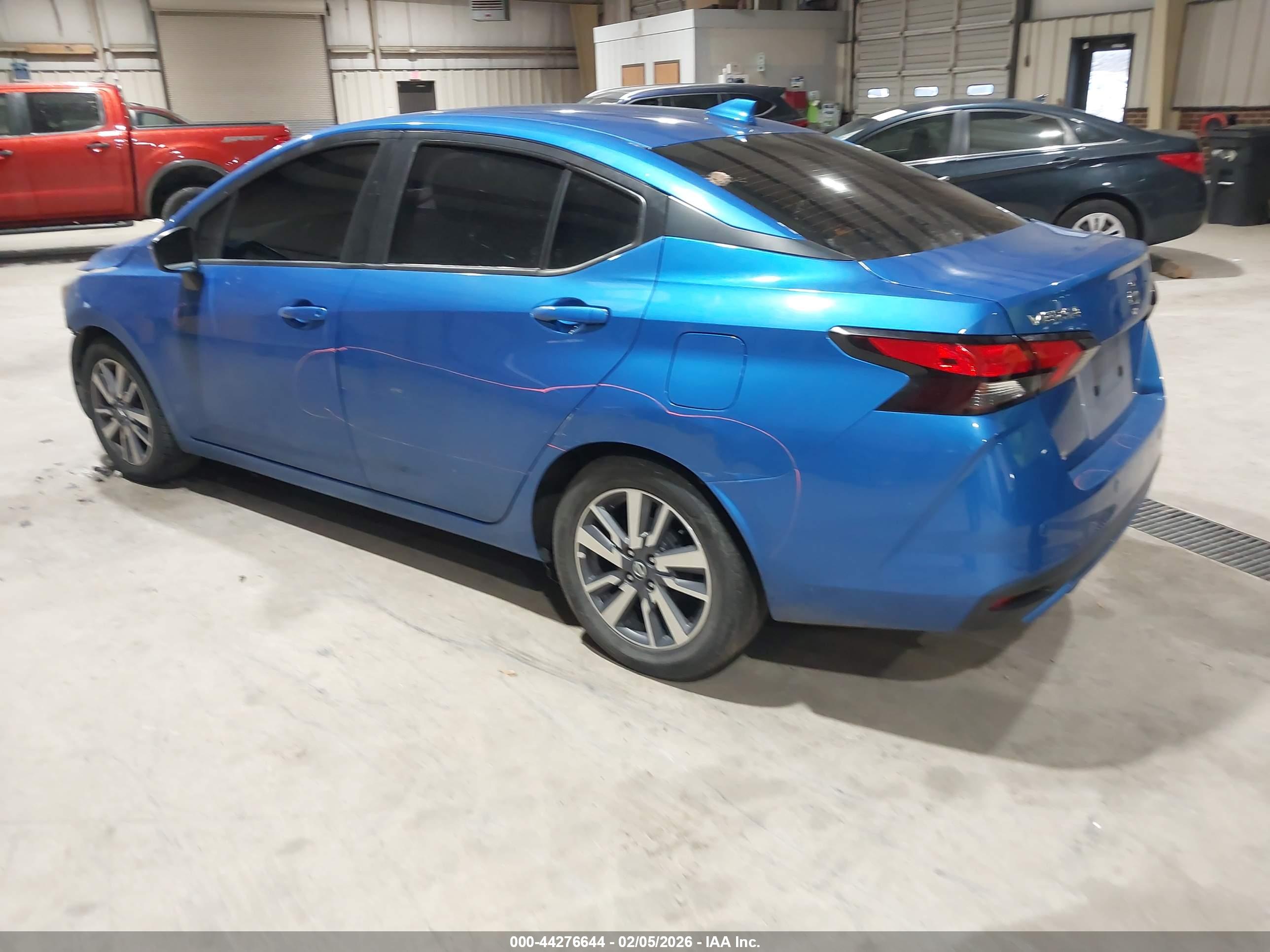 NISSAN VERSA image 3