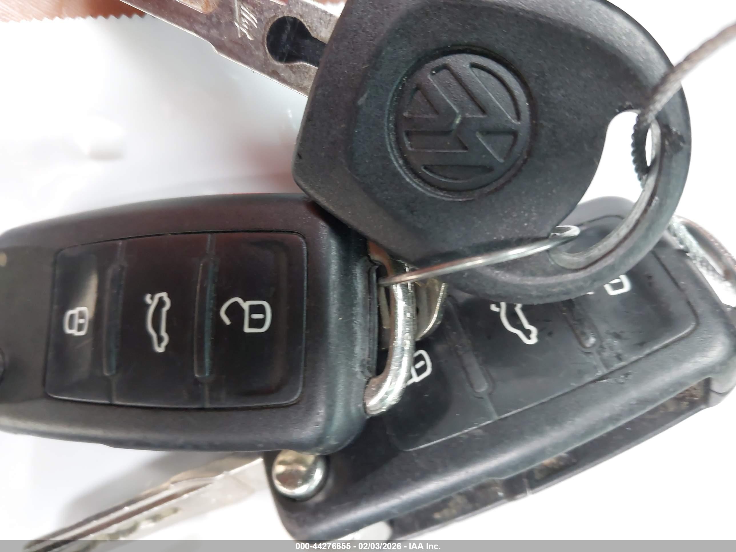 VOLKSWAGEN TIGUAN image 11