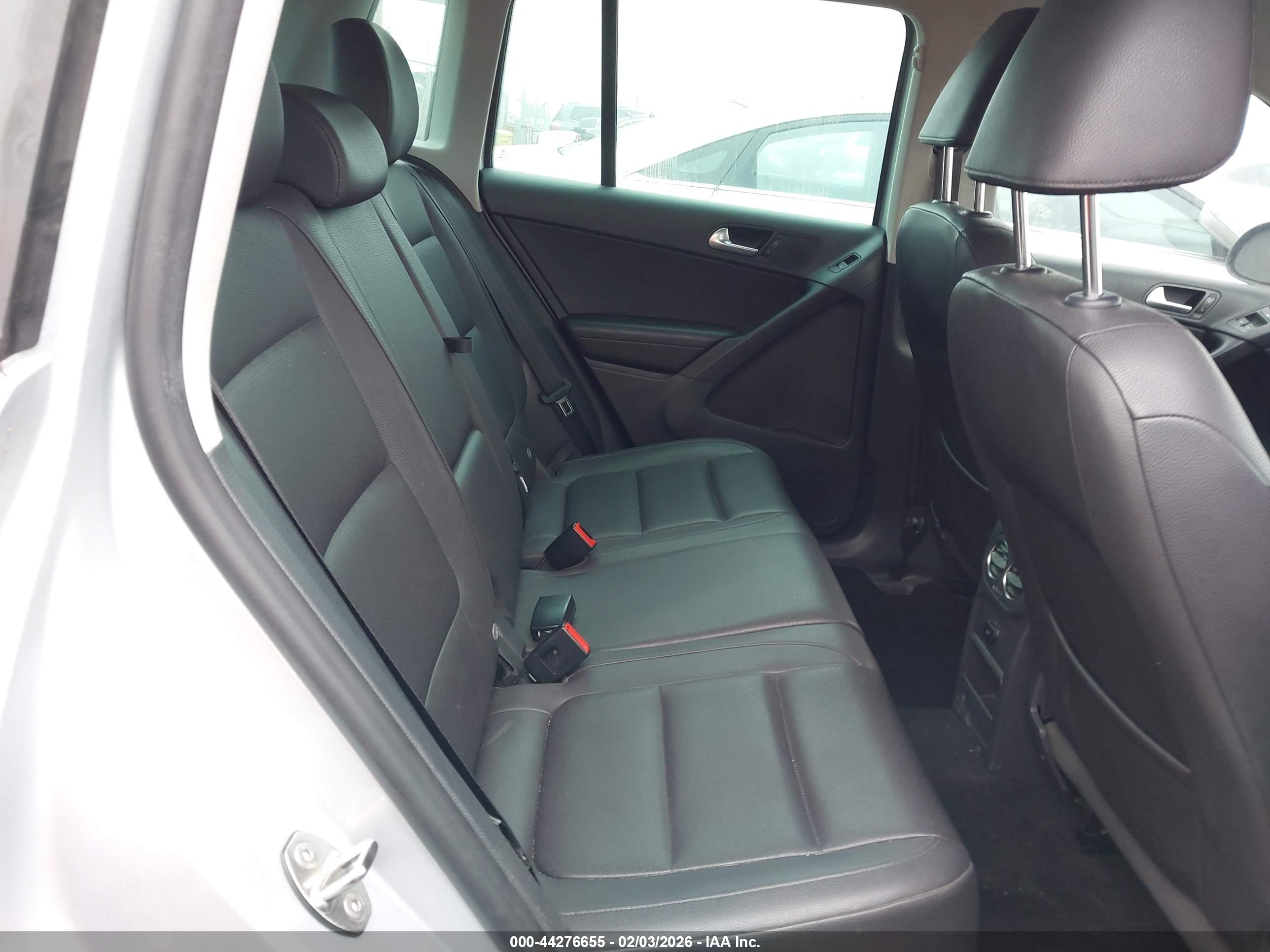 VOLKSWAGEN TIGUAN image 8