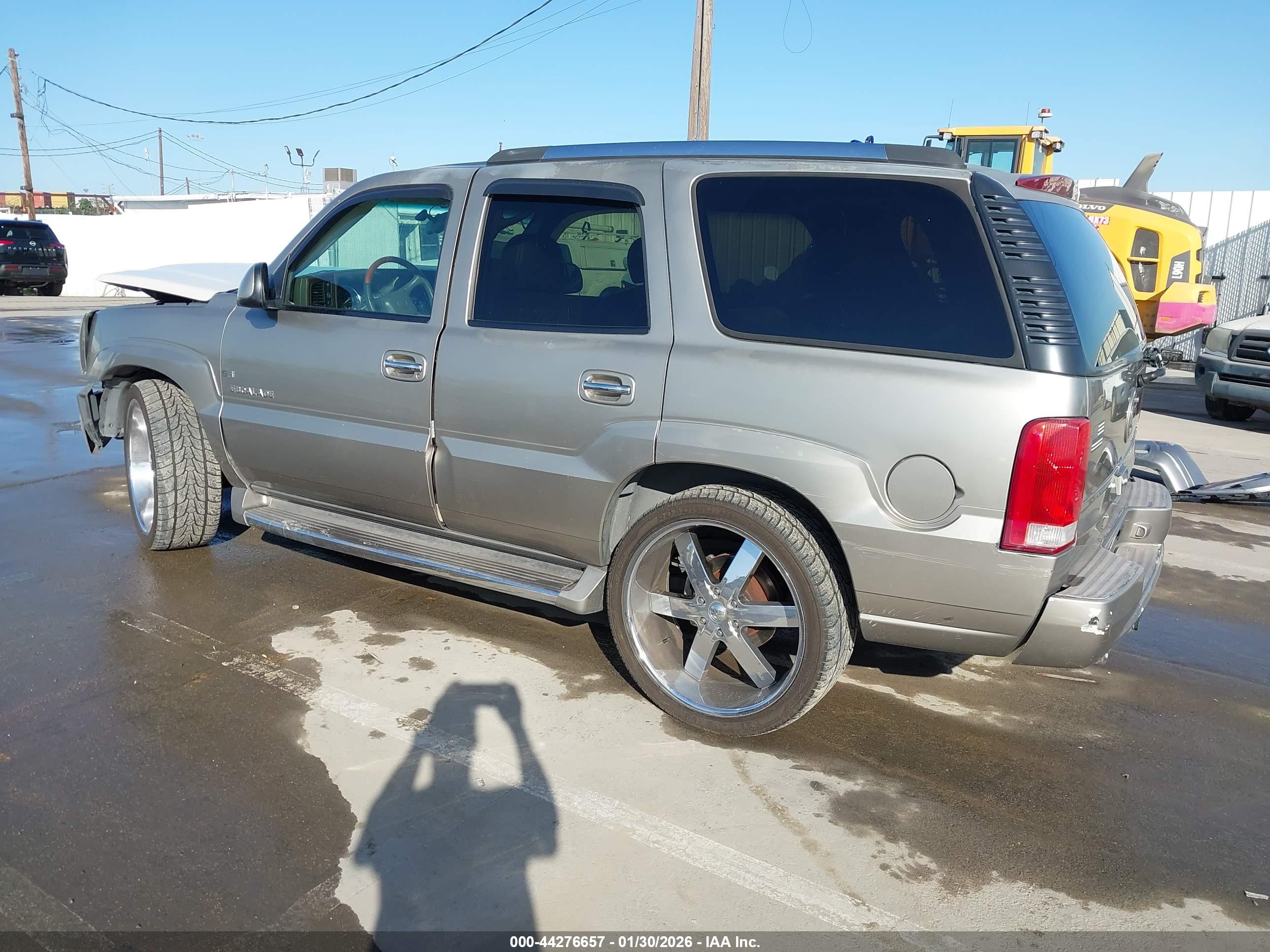 CADILLAC ESCALADE image 3
