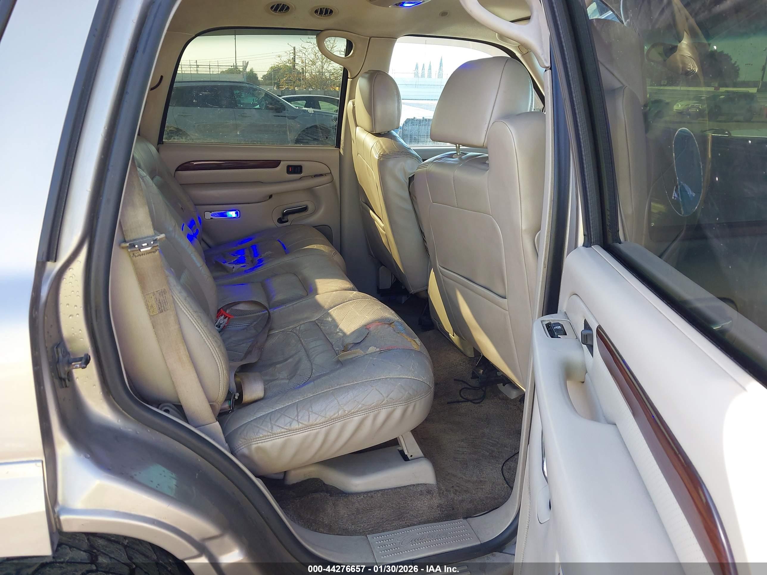 CADILLAC ESCALADE image 8