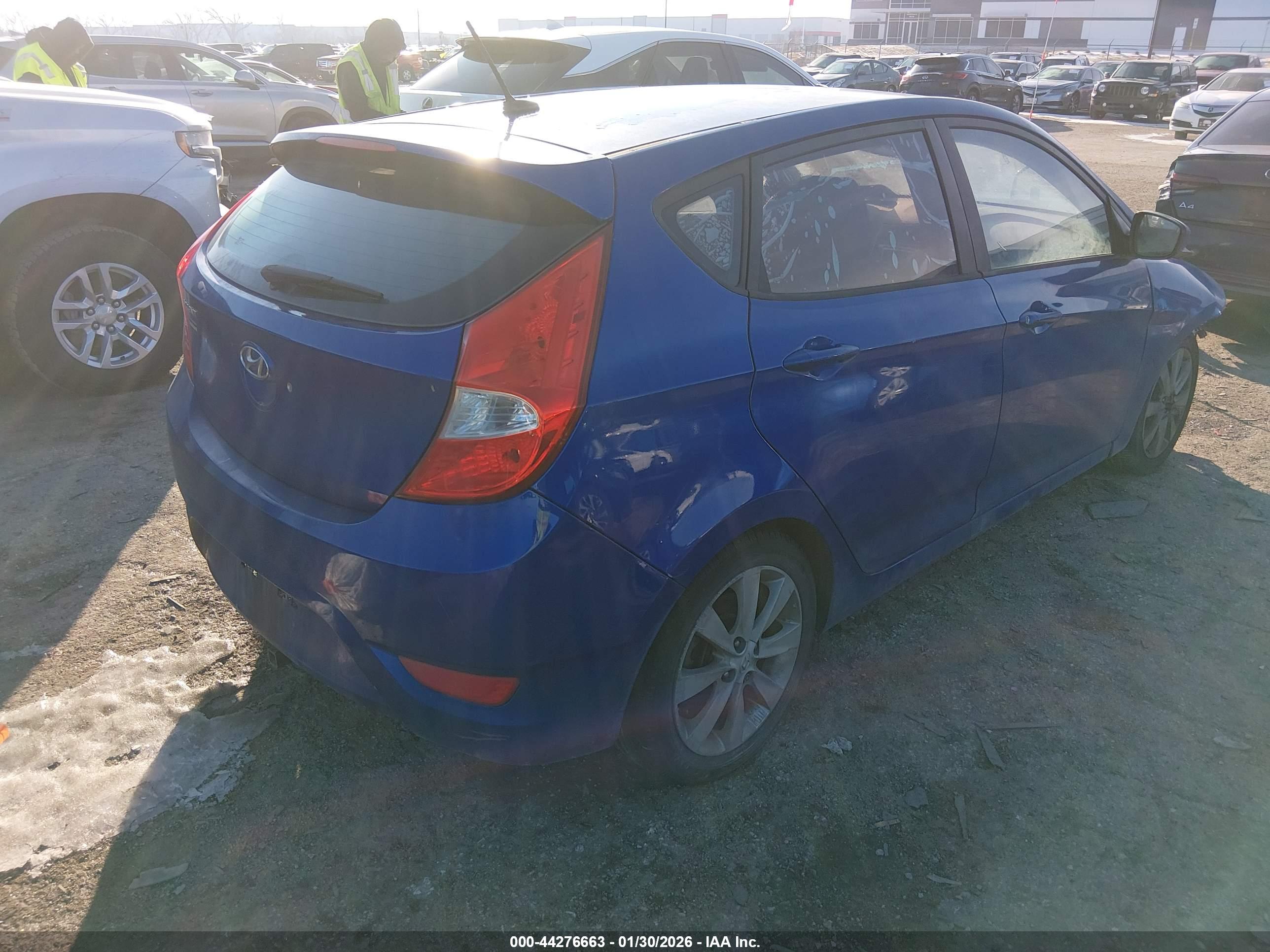 HYUNDAI ACCENT image 4
