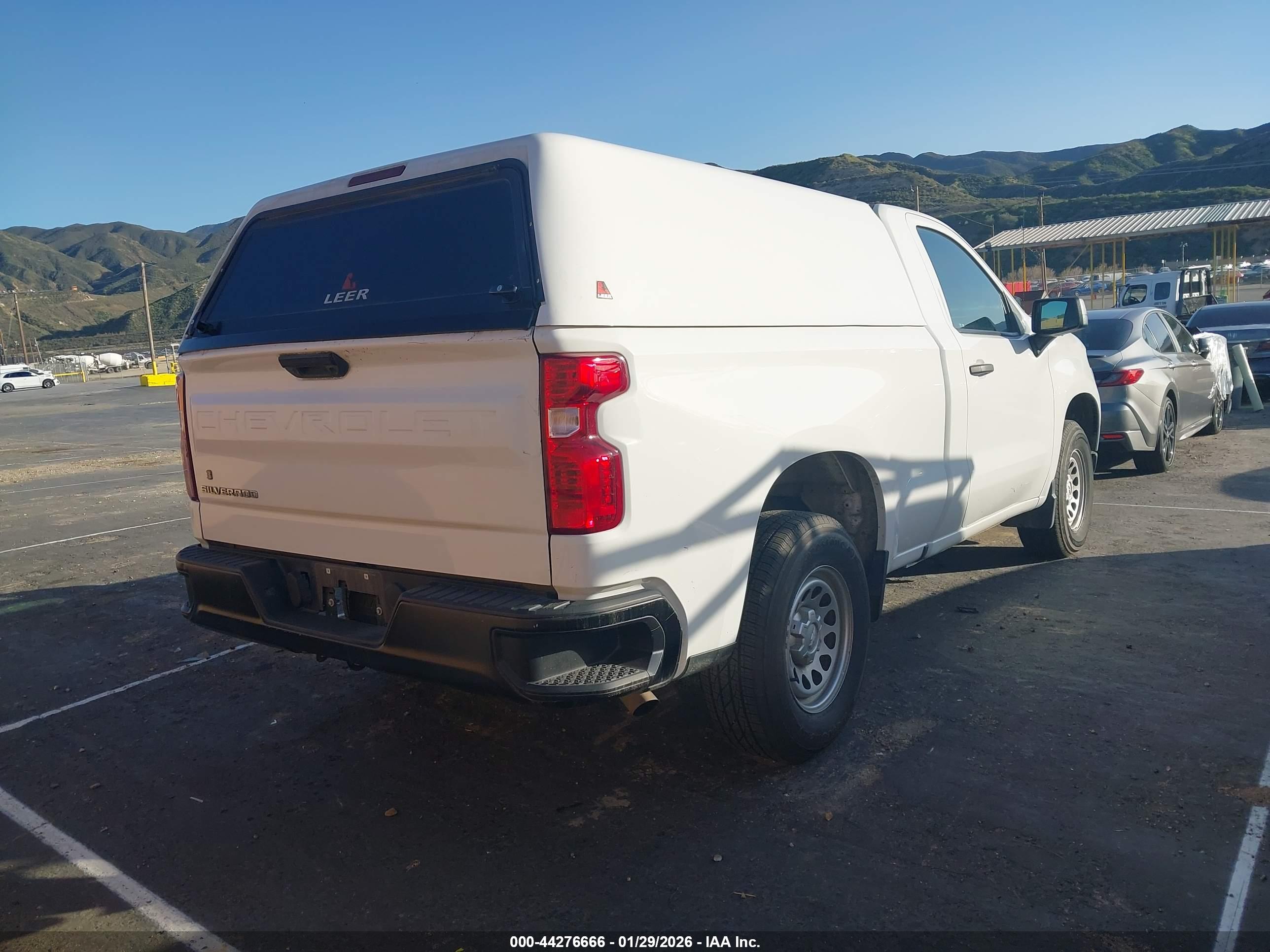 CHEVROLET SILVERADO image 4