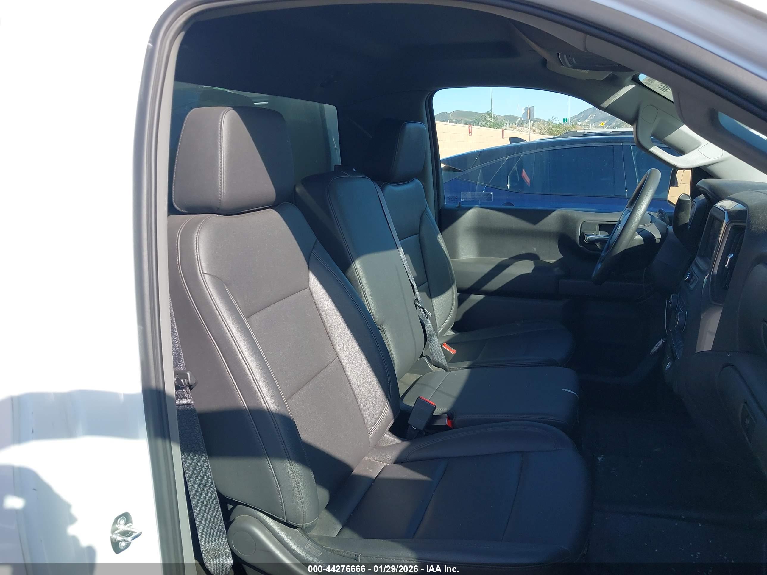 CHEVROLET SILVERADO image 8