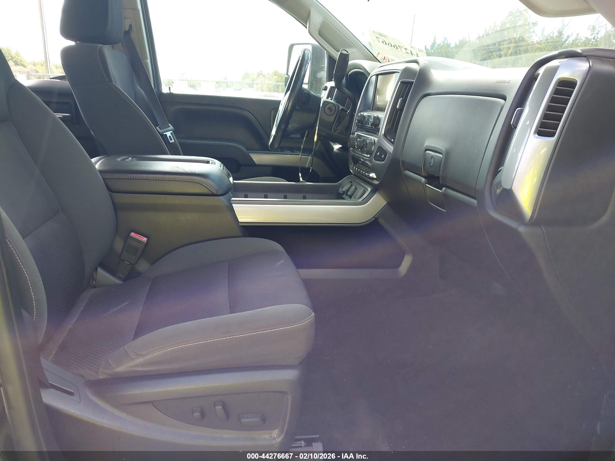 CHEVROLET SILVERADO image 5