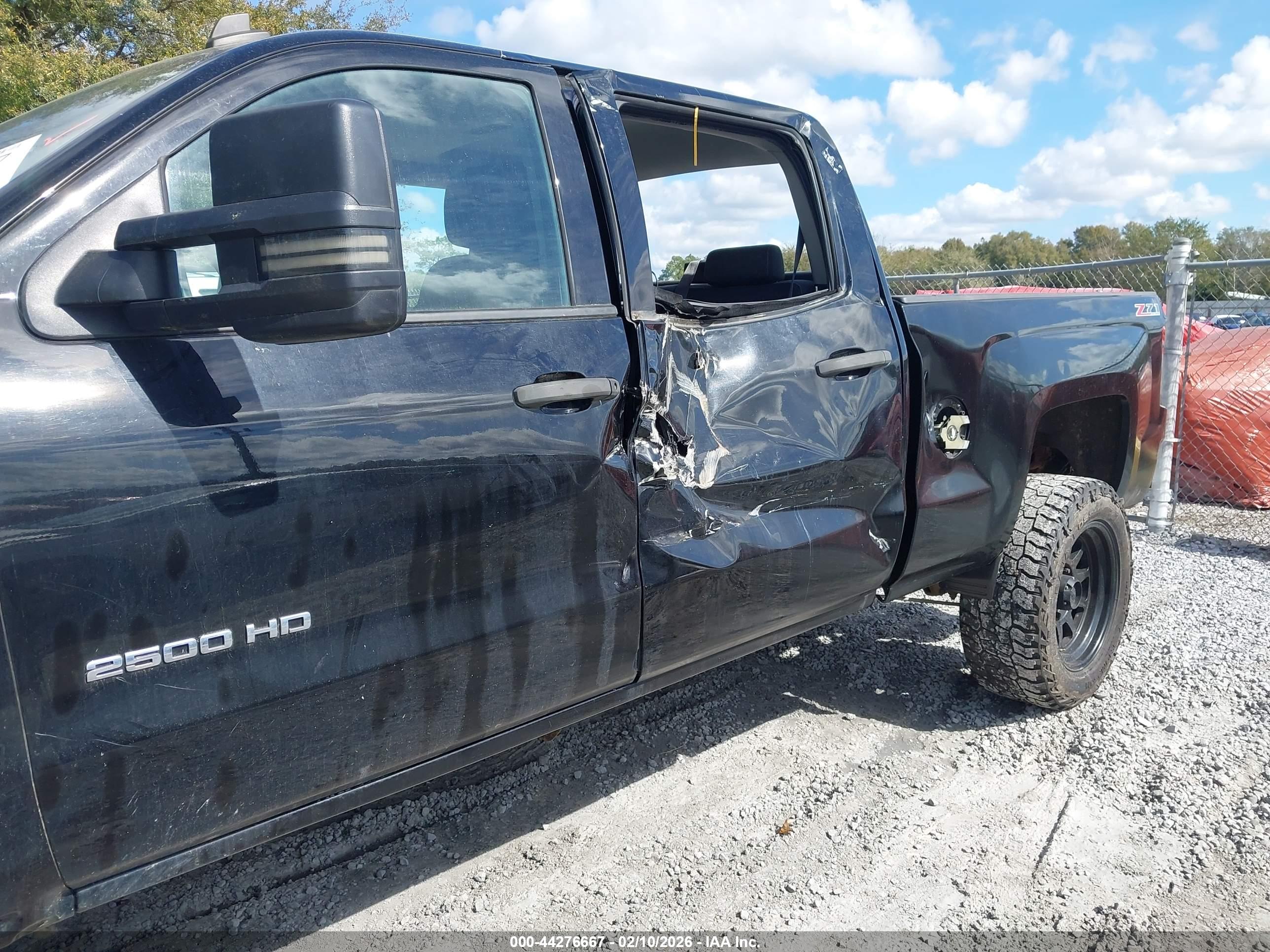 CHEVROLET SILVERADO image 6