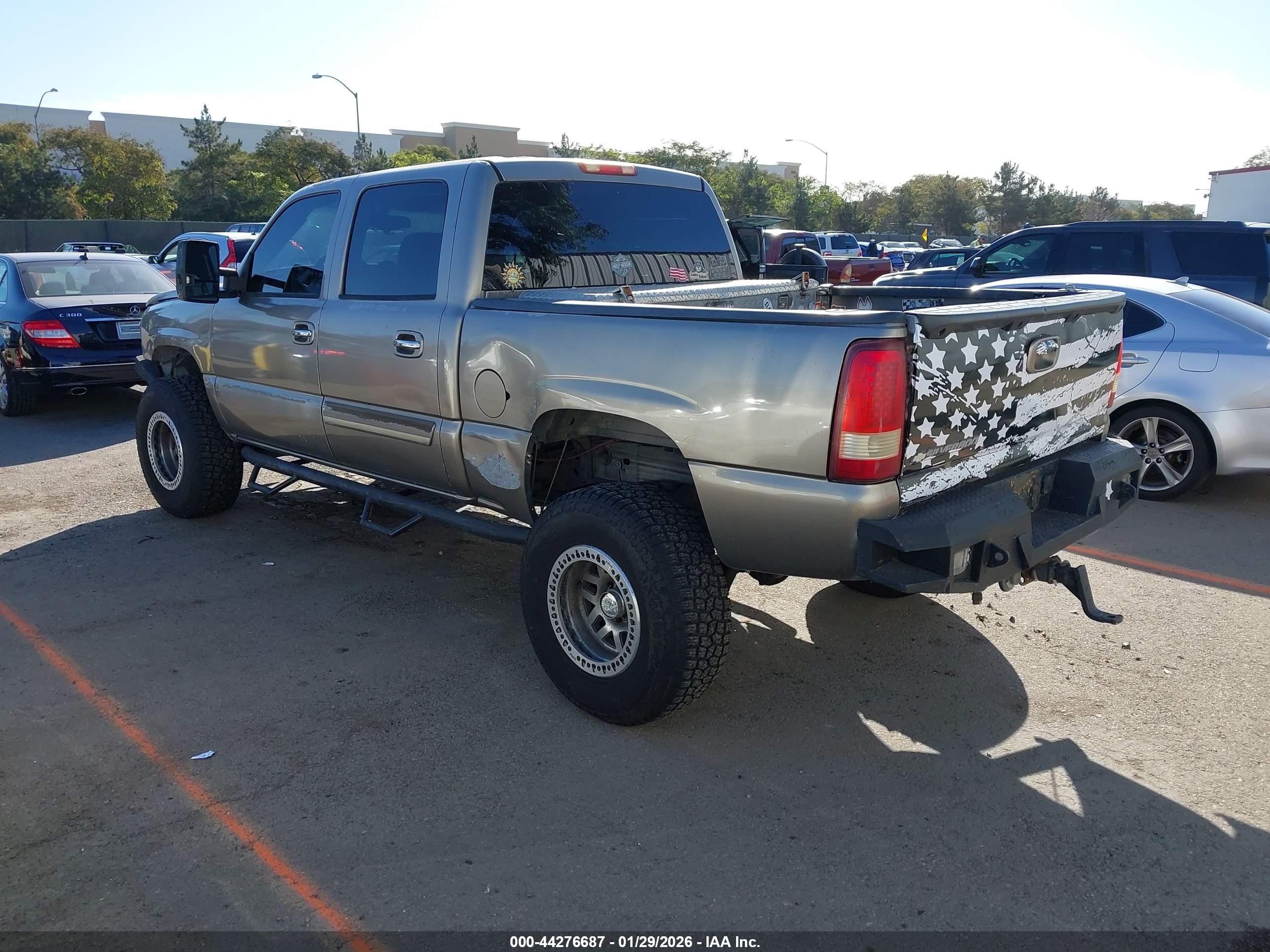 CHEVROLET SILVERADO image 3