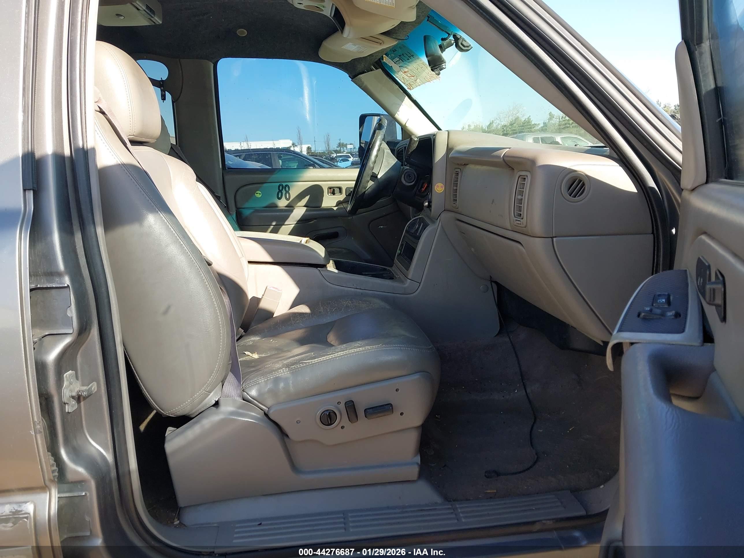 CHEVROLET SILVERADO image 5