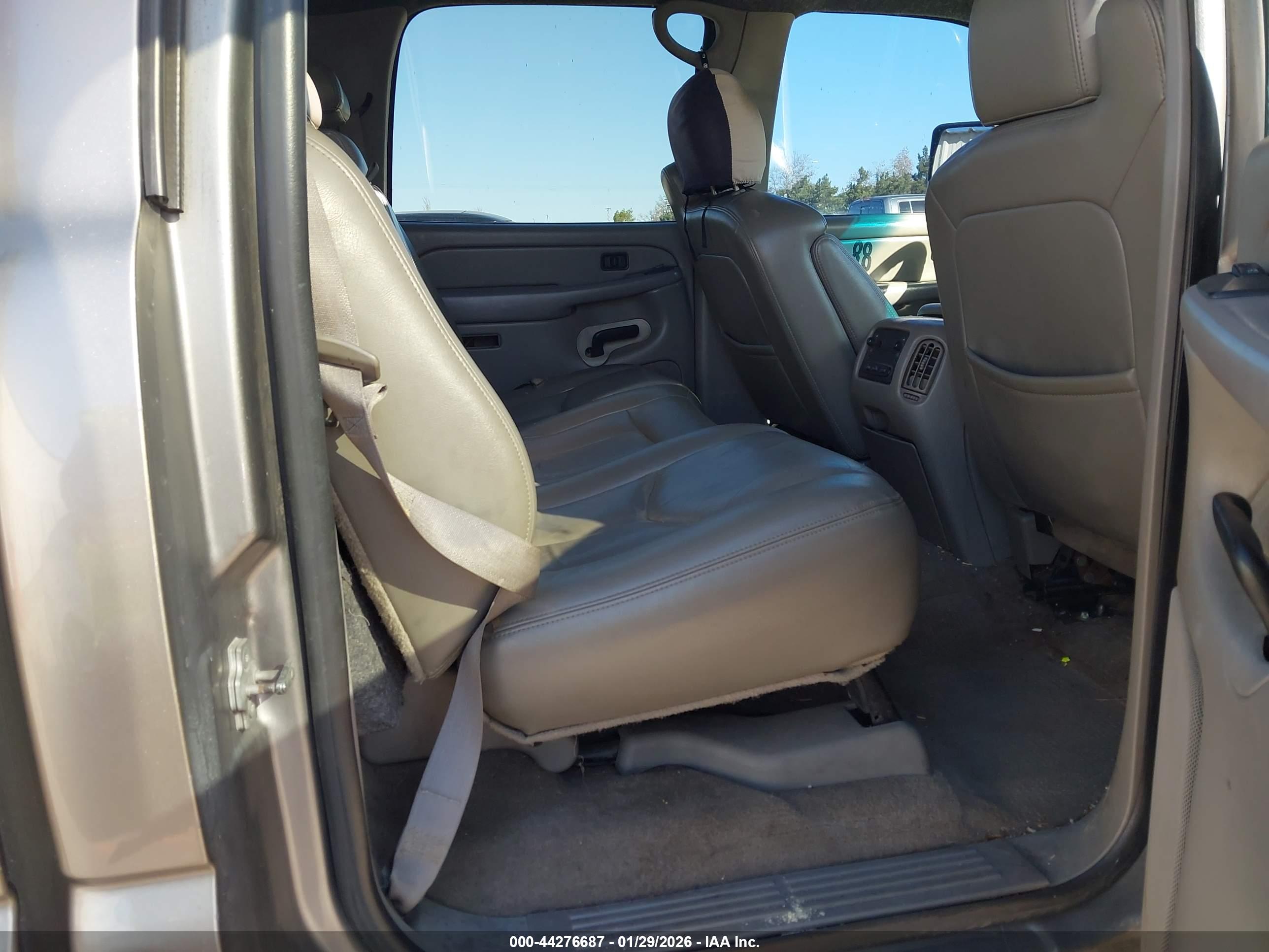 CHEVROLET SILVERADO image 8
