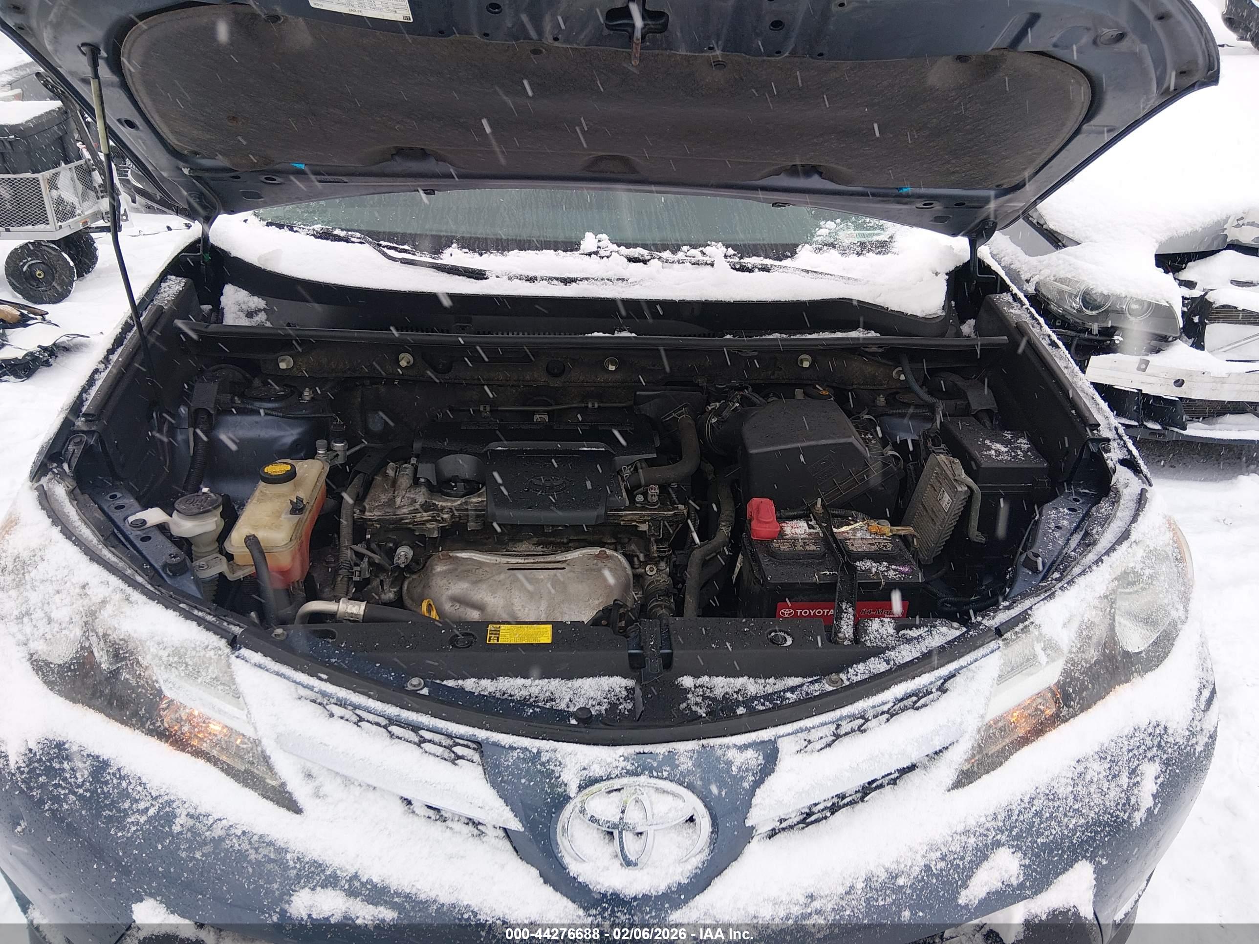 TOYOTA RAV4 image 10