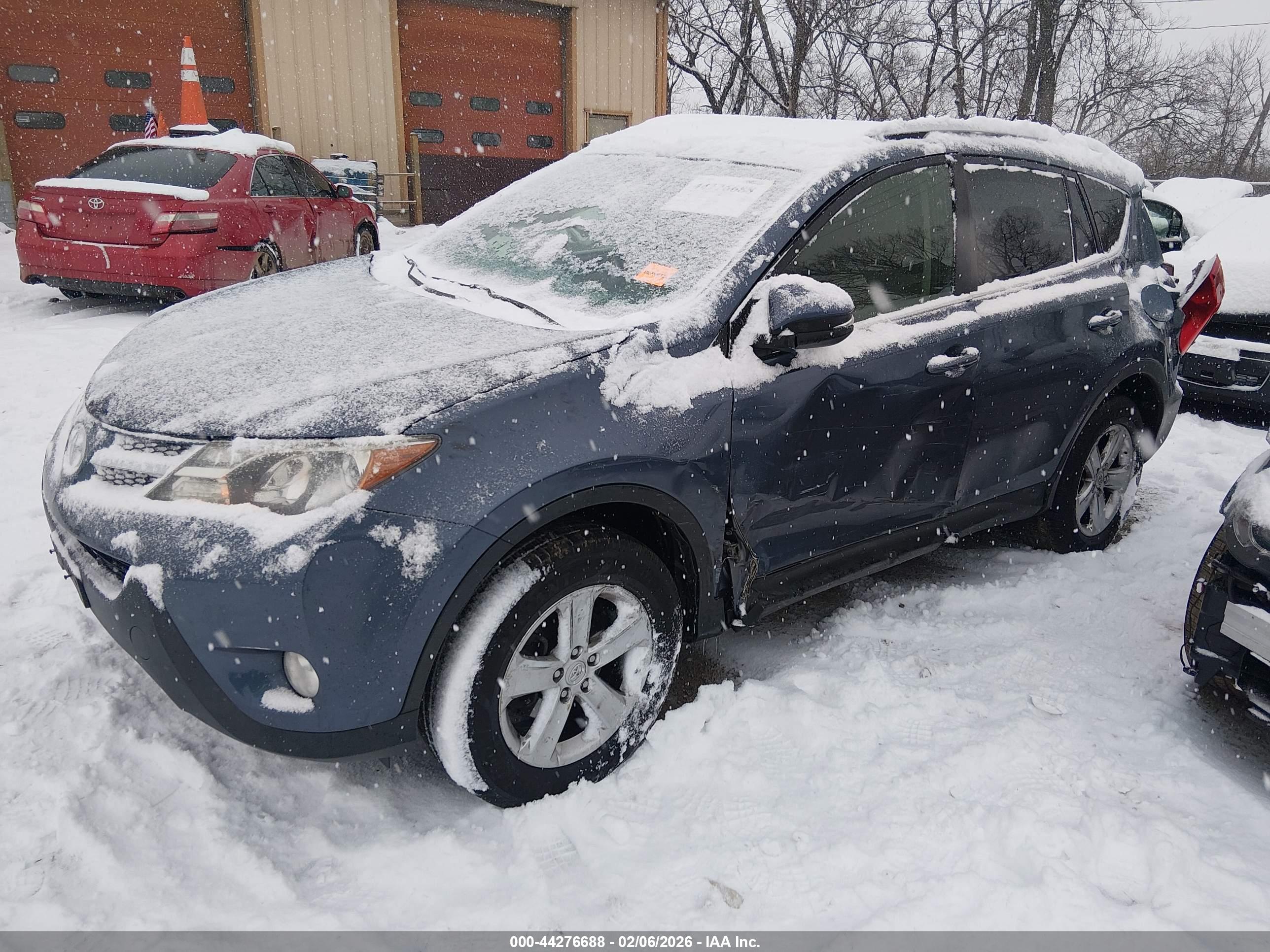 TOYOTA RAV4 image 2