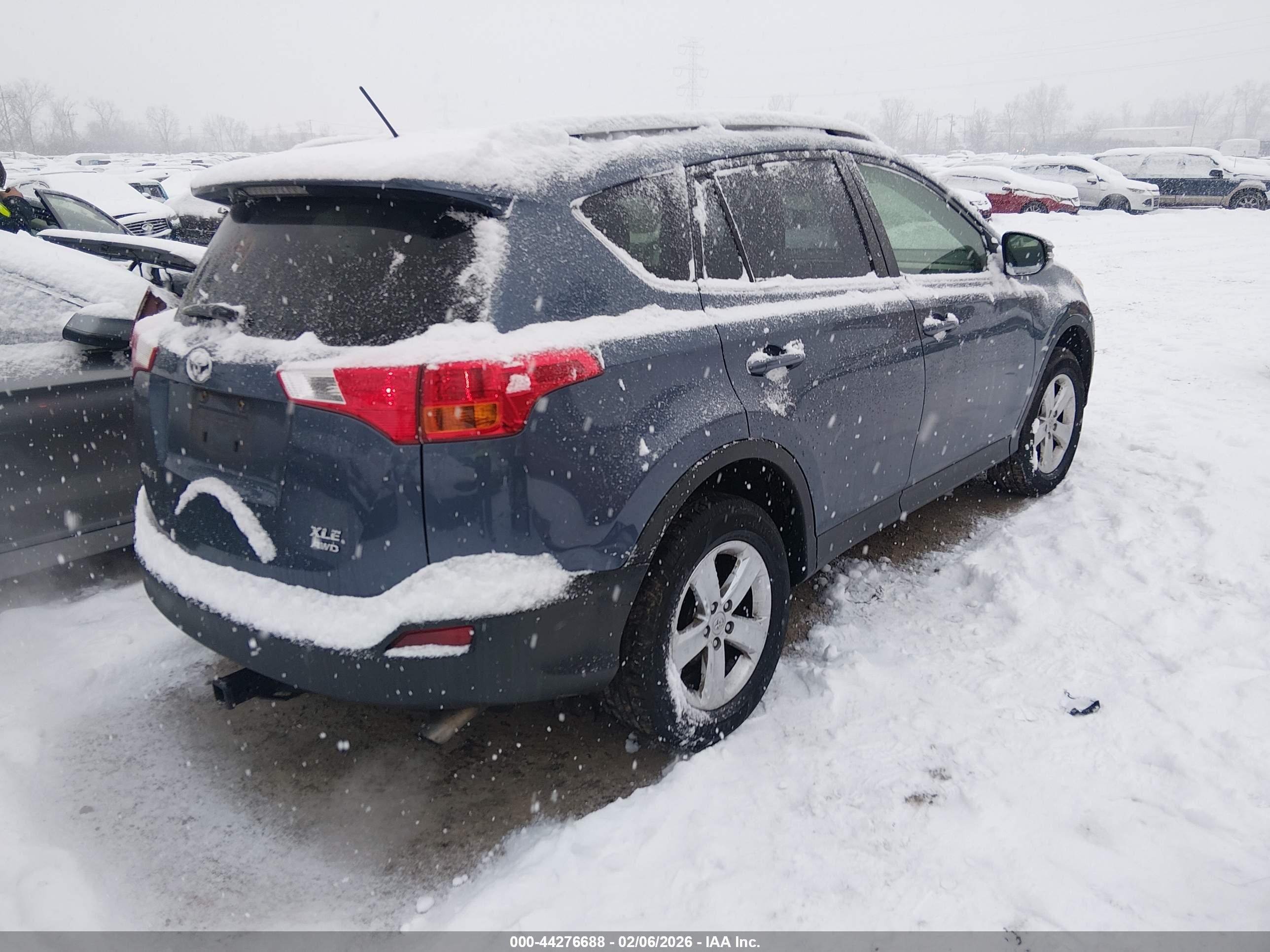 TOYOTA RAV4 image 4