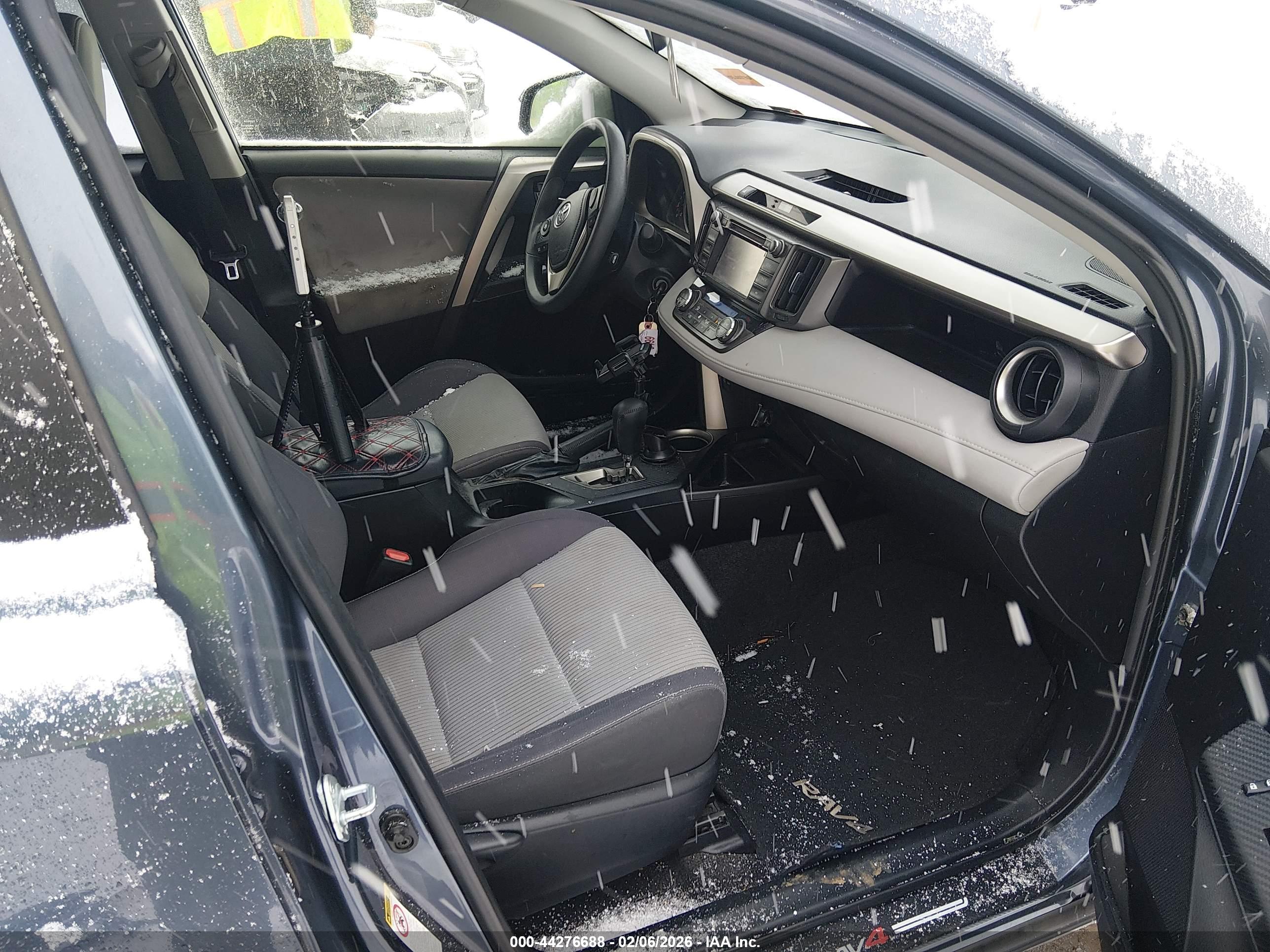 TOYOTA RAV4 image 5
