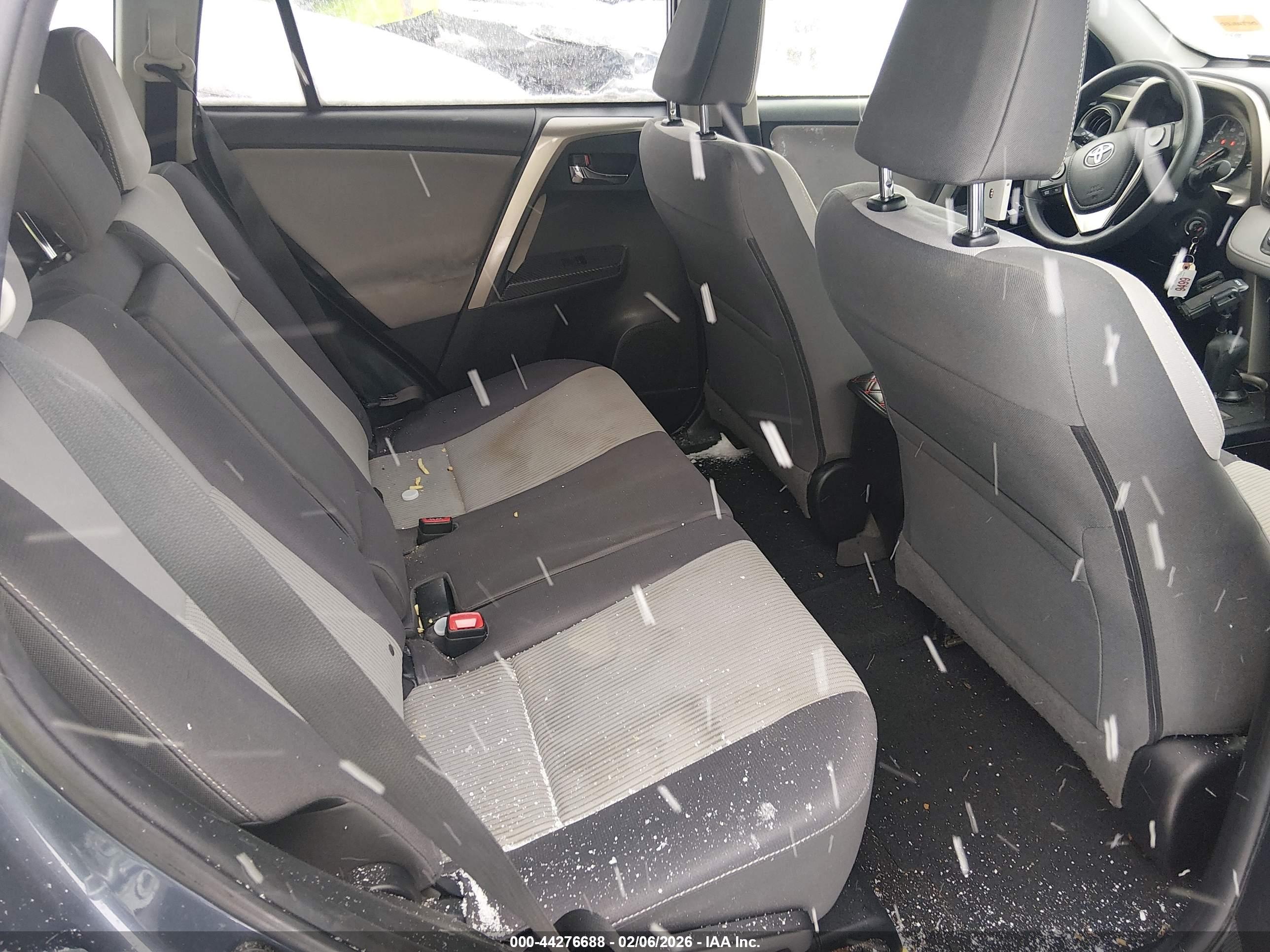 TOYOTA RAV4 image 8