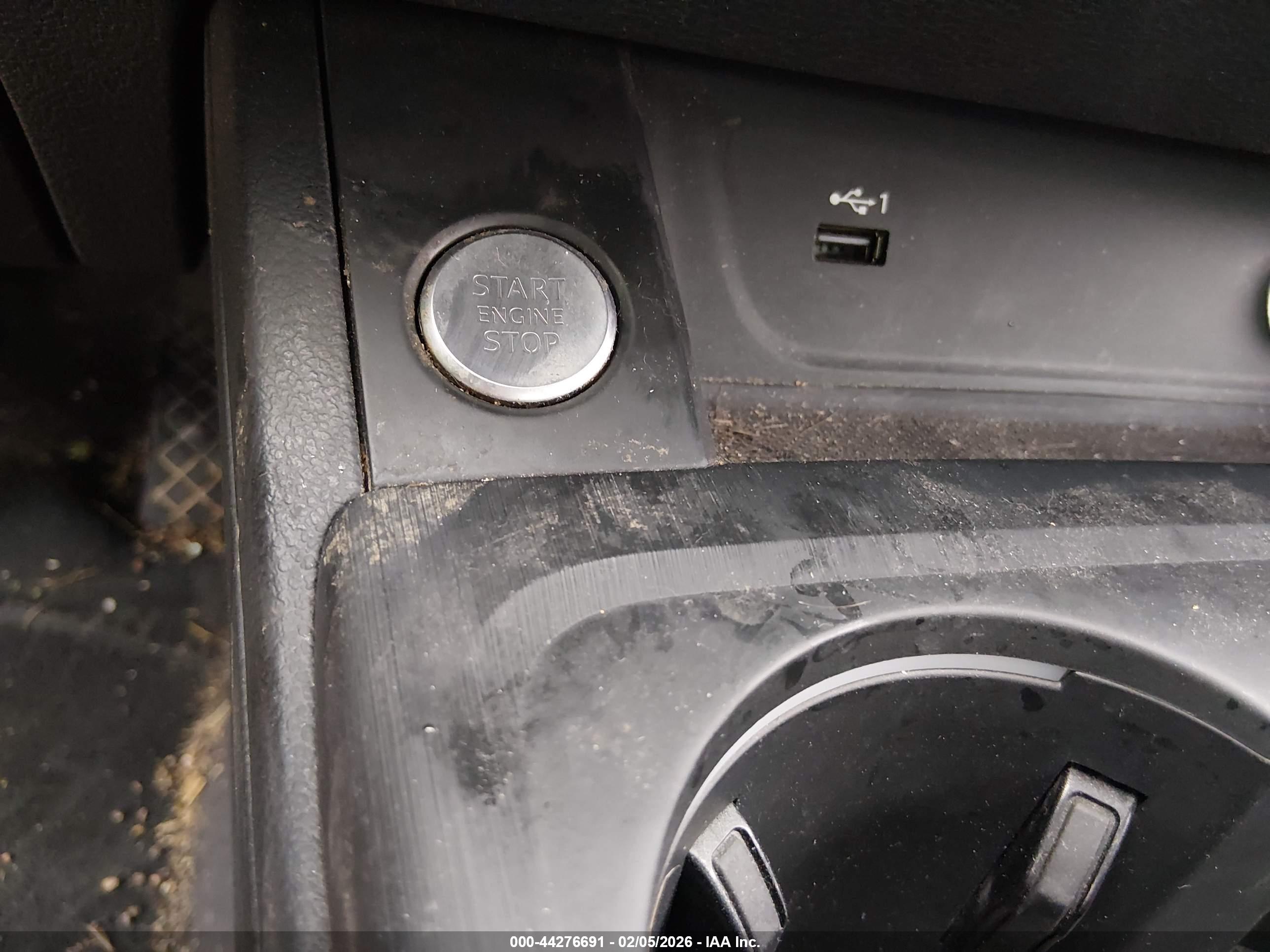 AUDI A4 image 11
