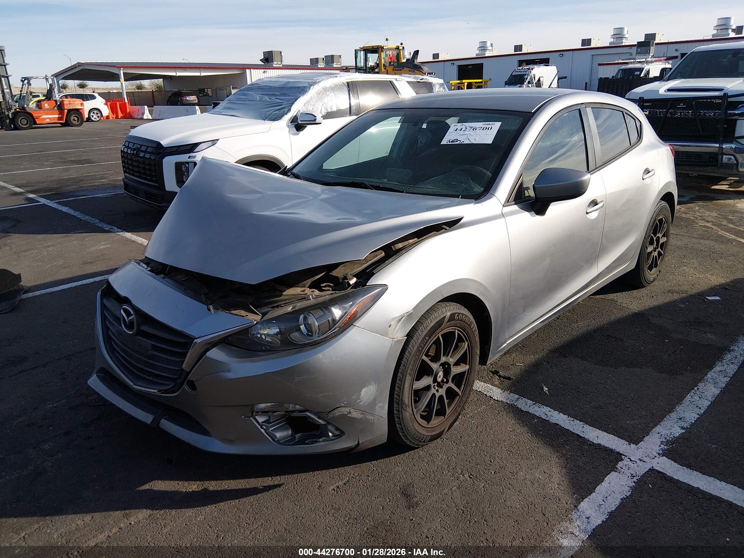 MAZDA MAZDA3 image 2