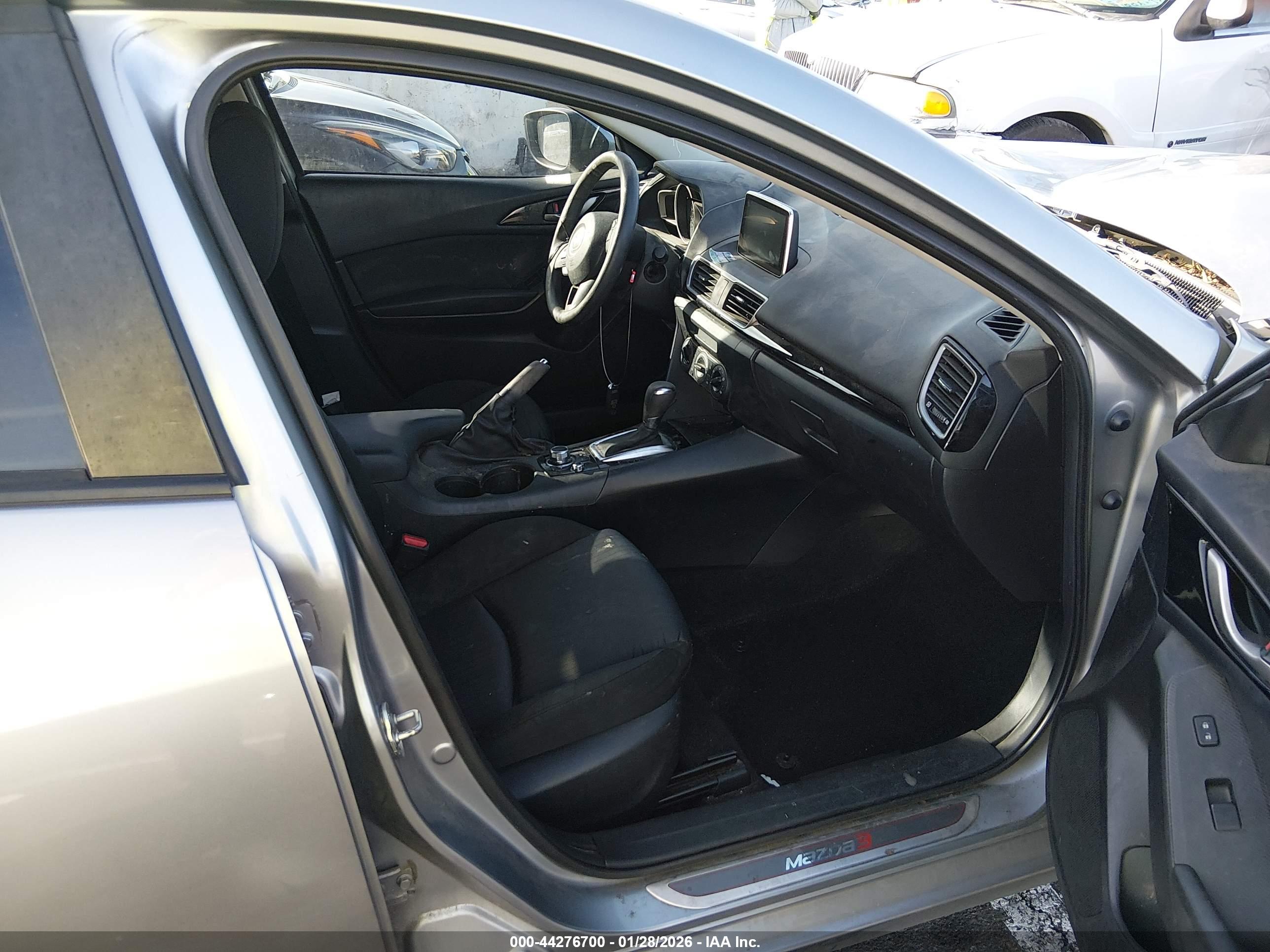 MAZDA MAZDA3 image 5