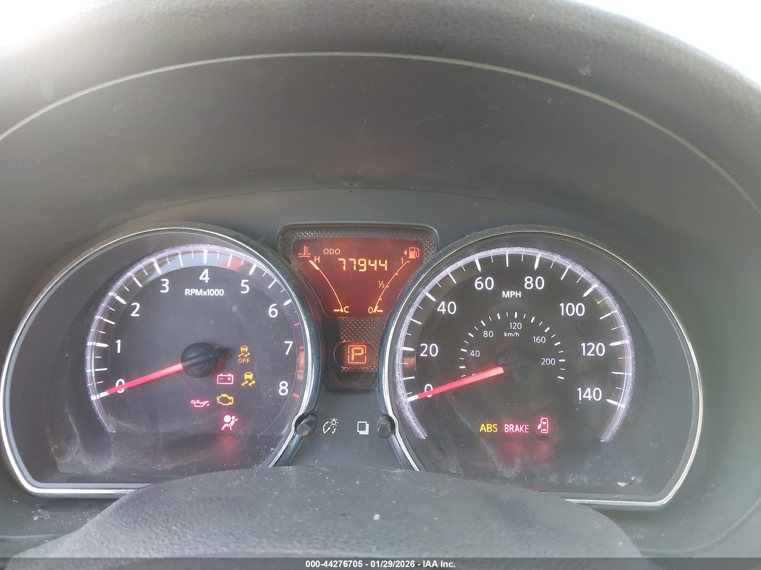 NISSAN VERSA image 7