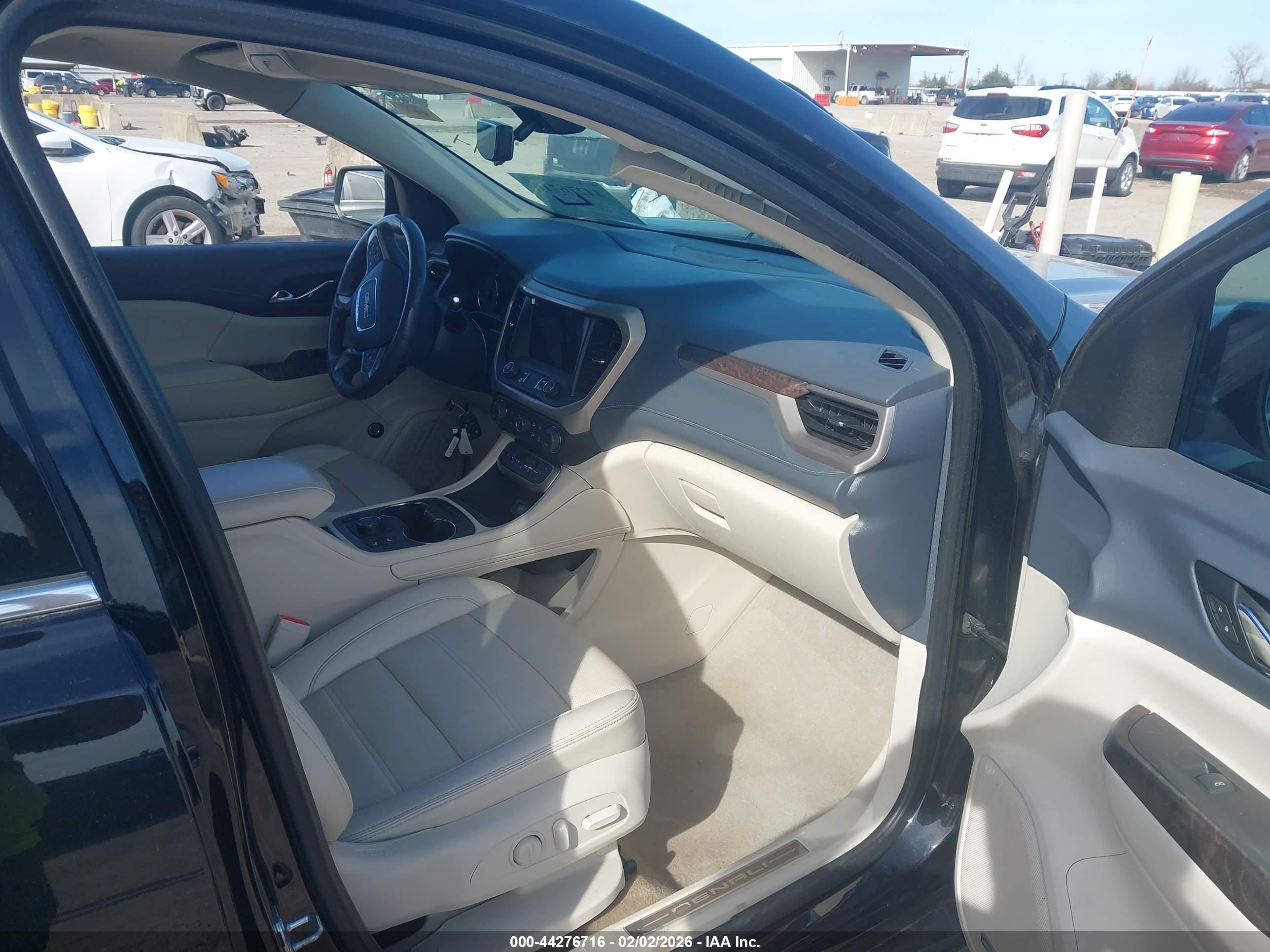 GMC ACADIA image 5