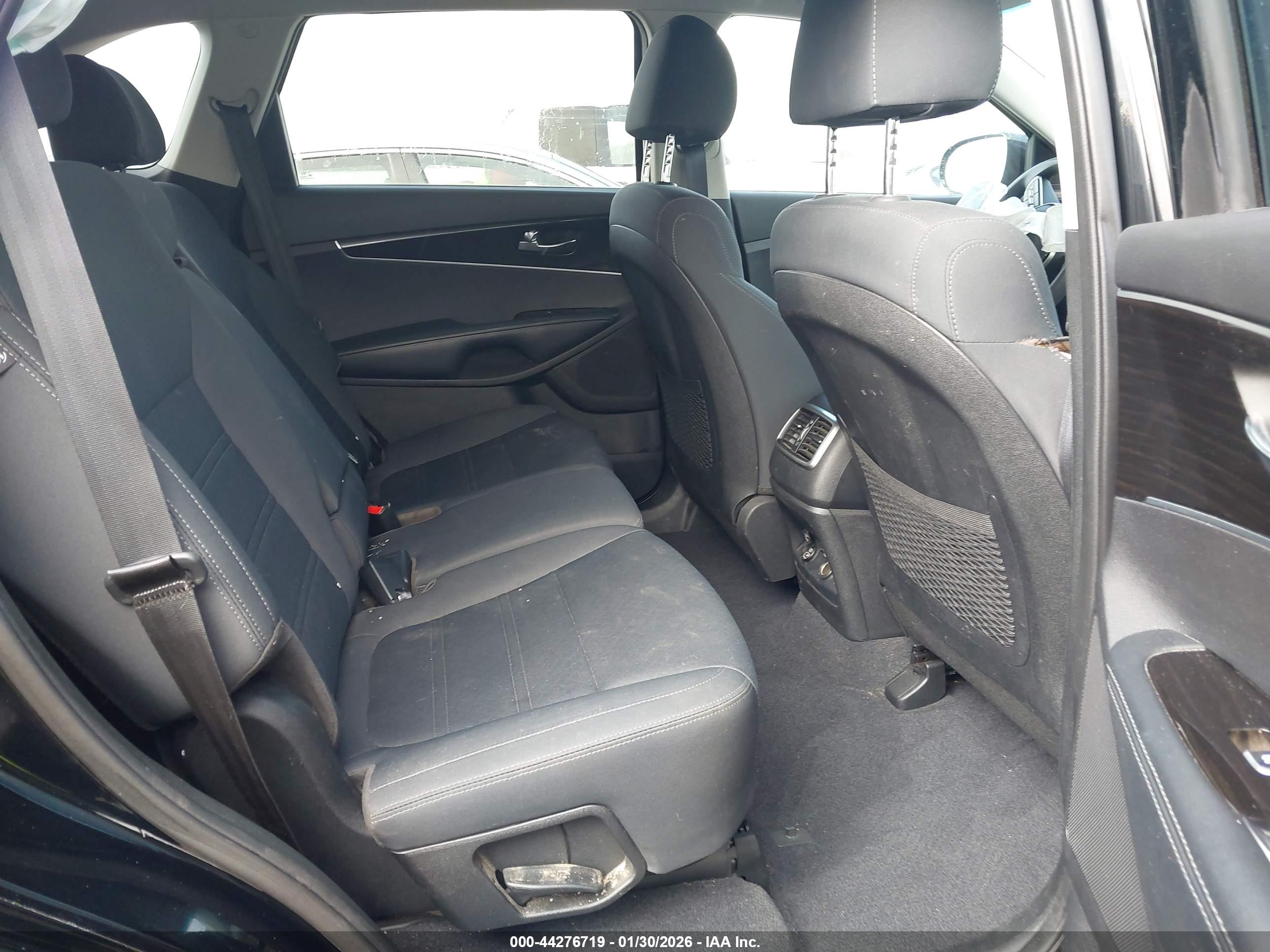 KIA SORENTO image 8
