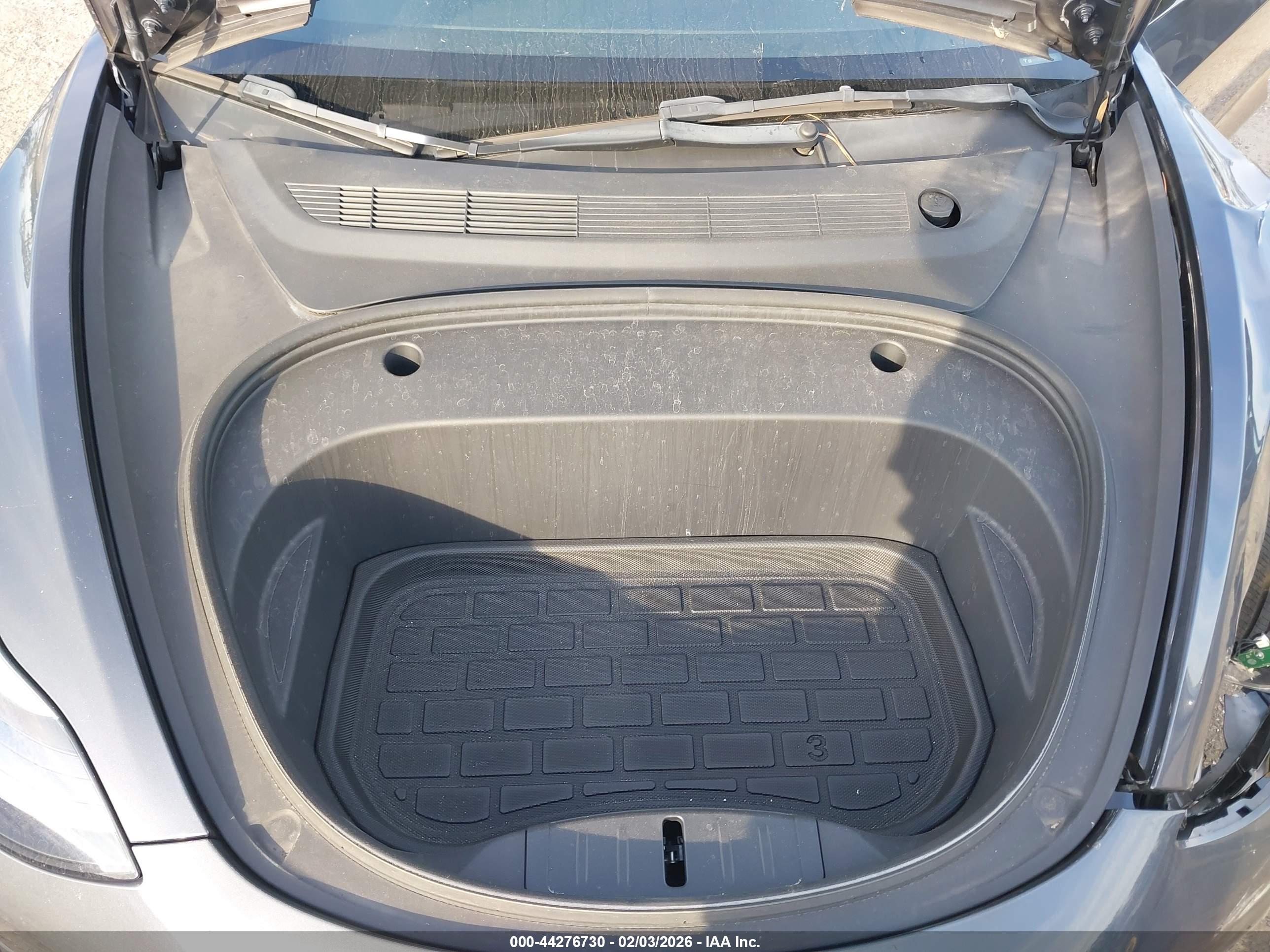 TESLA MODEL image 10