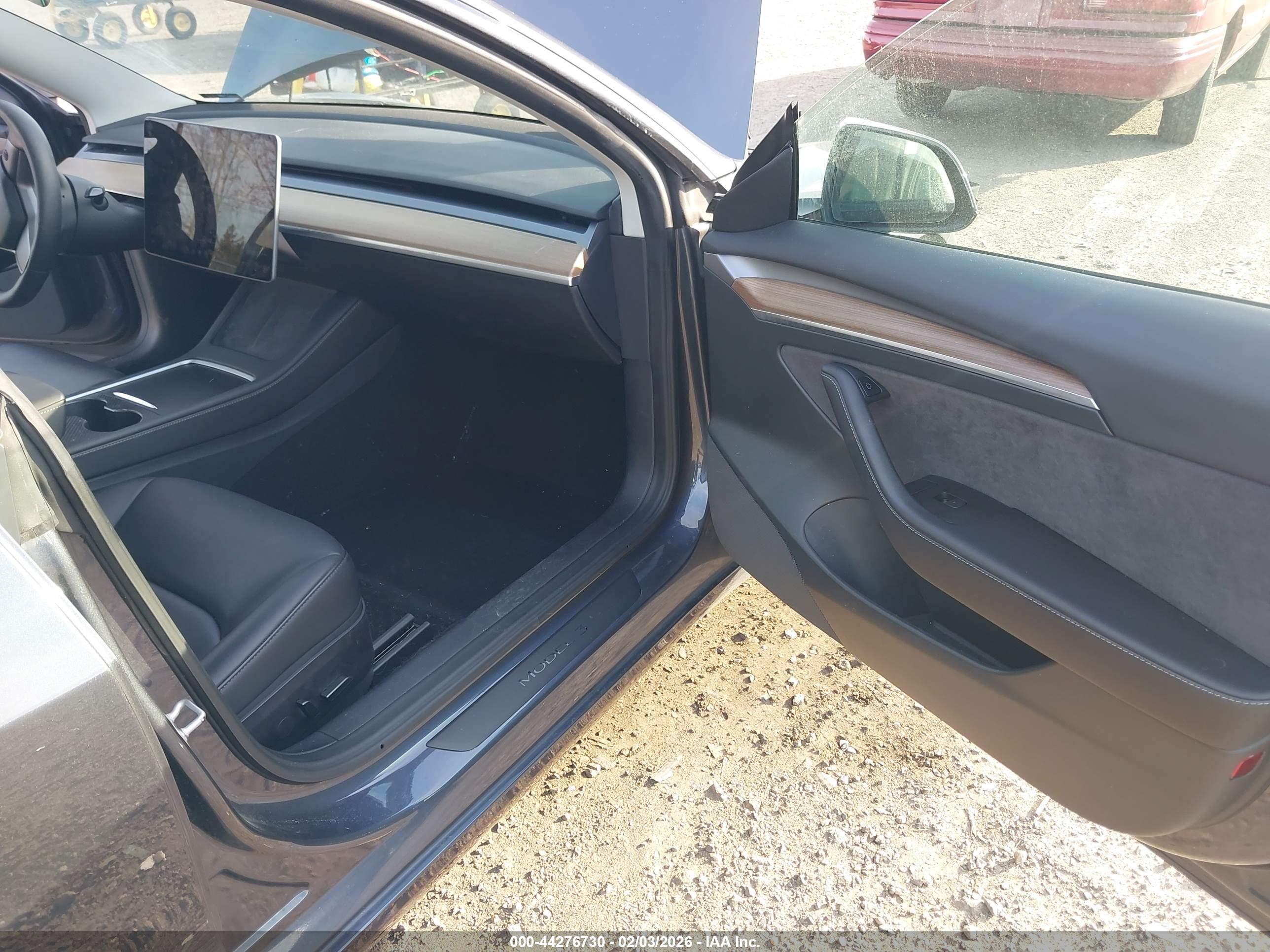 TESLA MODEL image 5