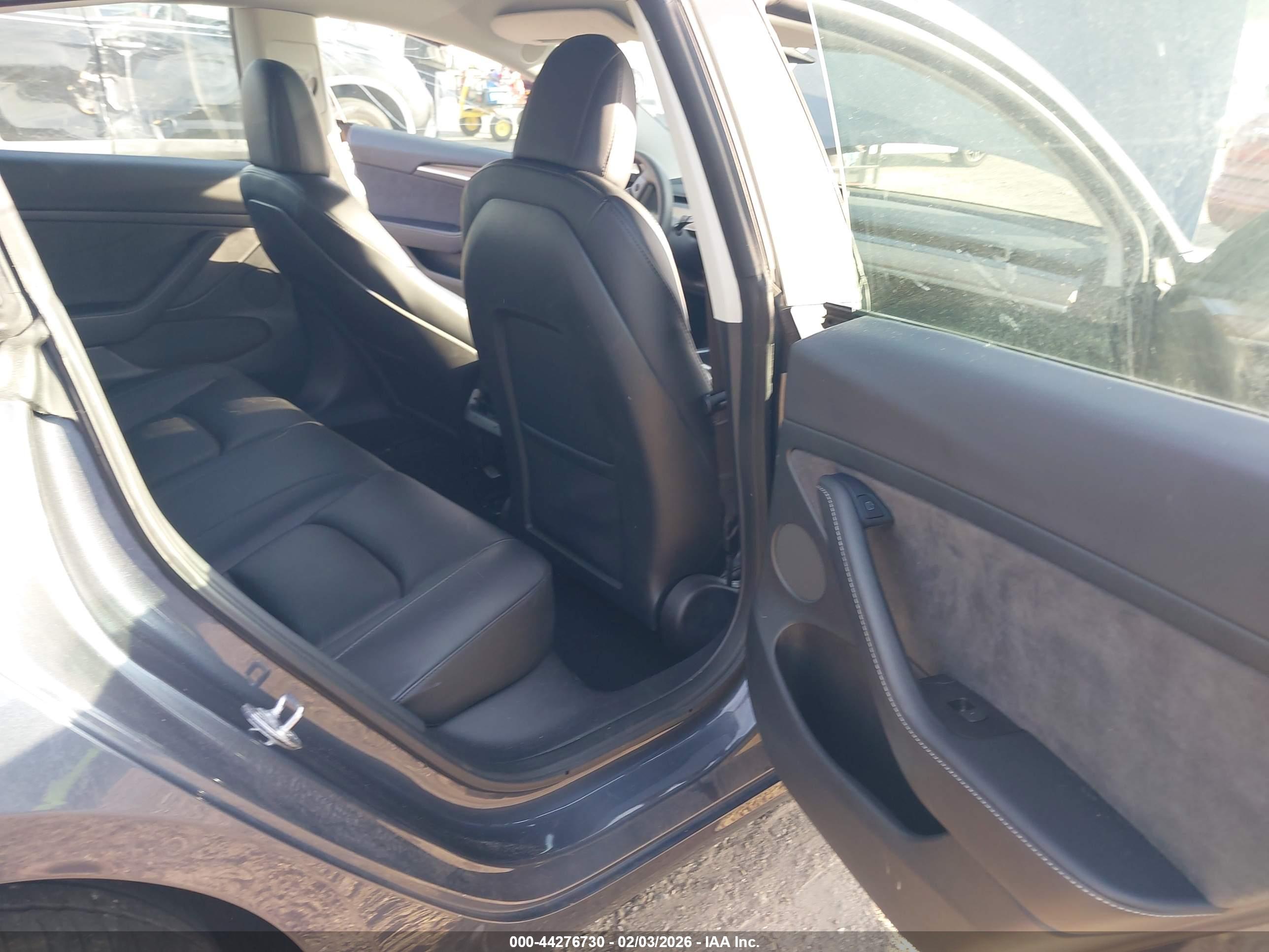 TESLA MODEL image 8