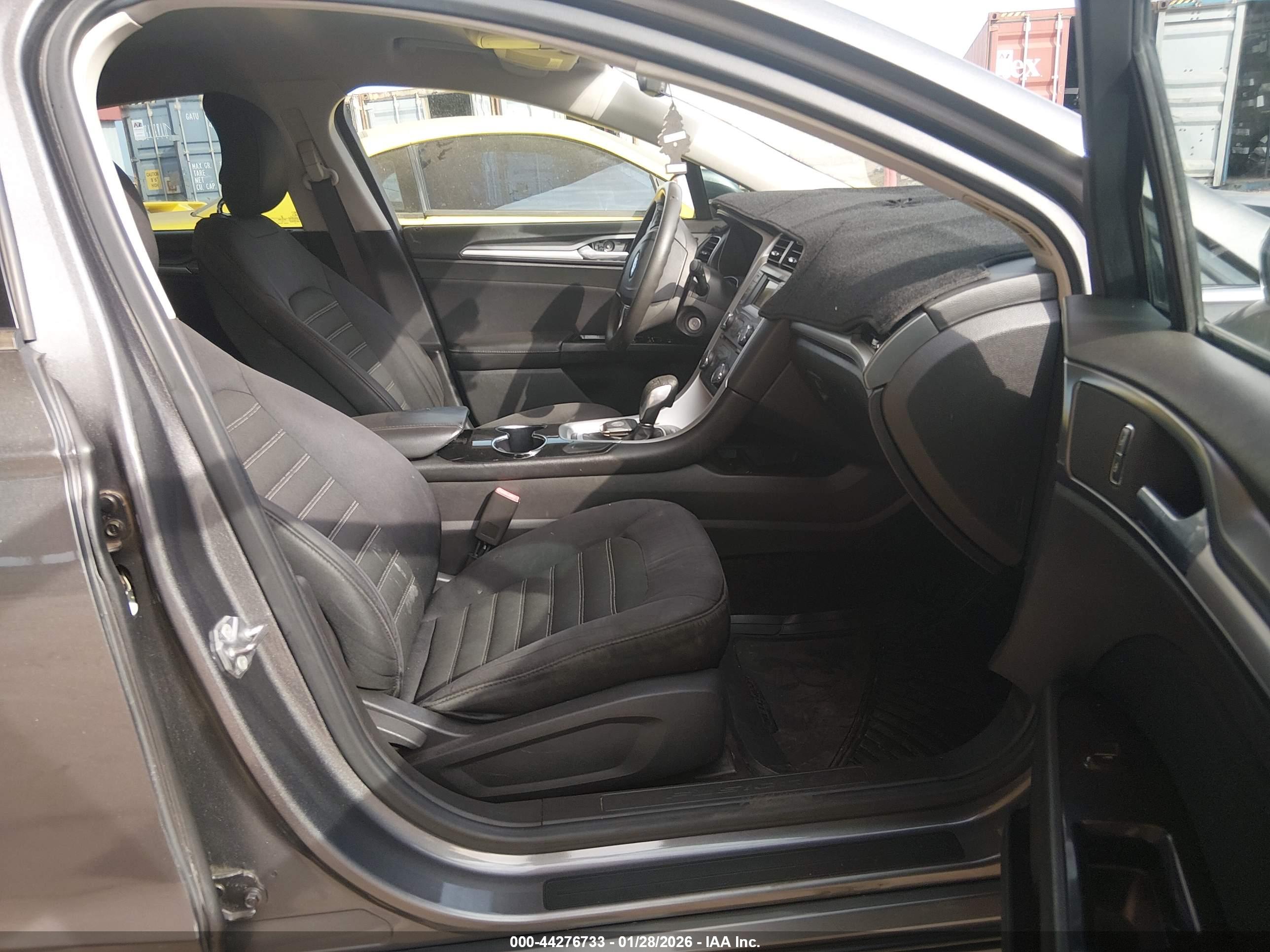 FORD FUSION image 5