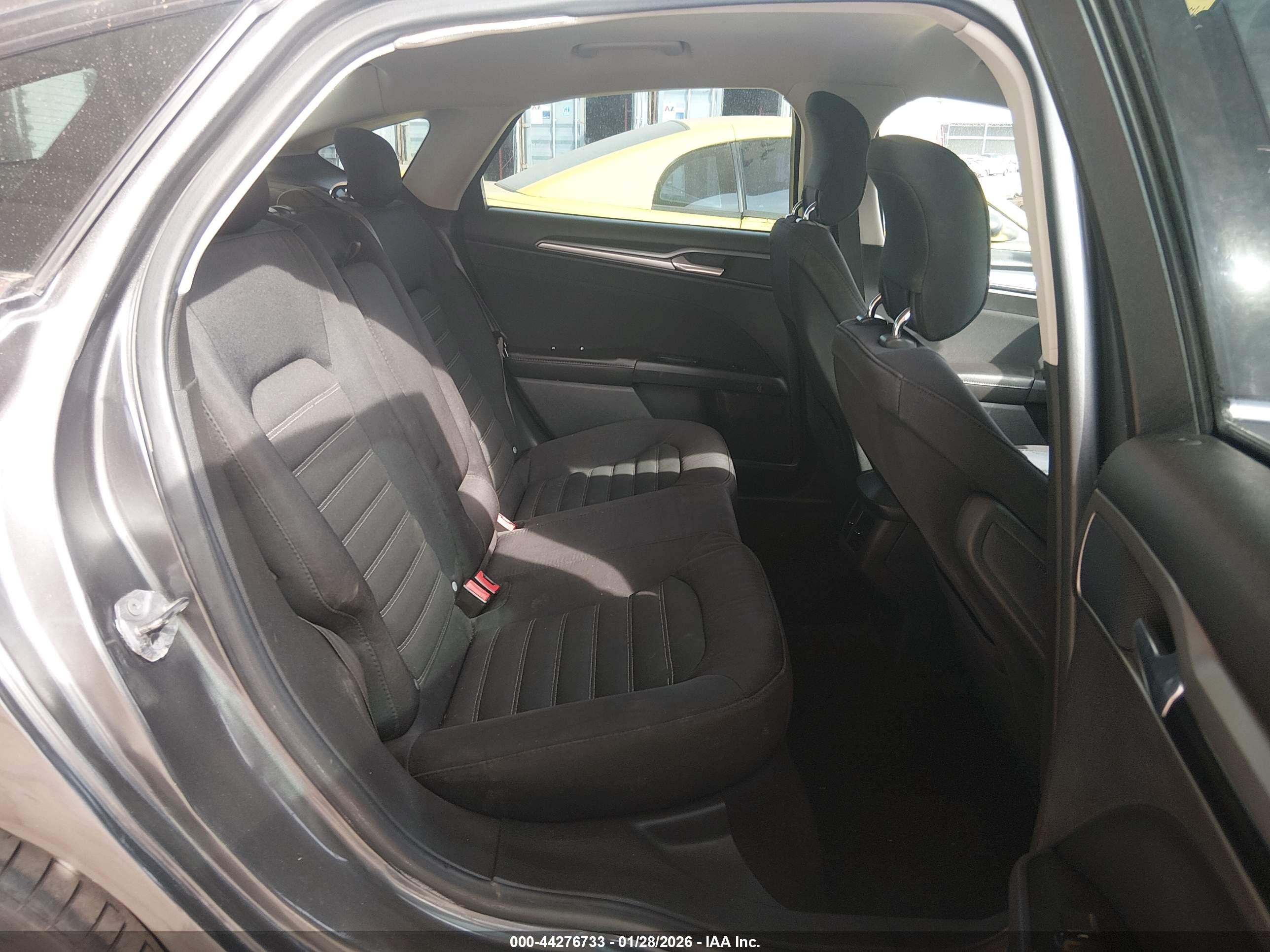 FORD FUSION image 8