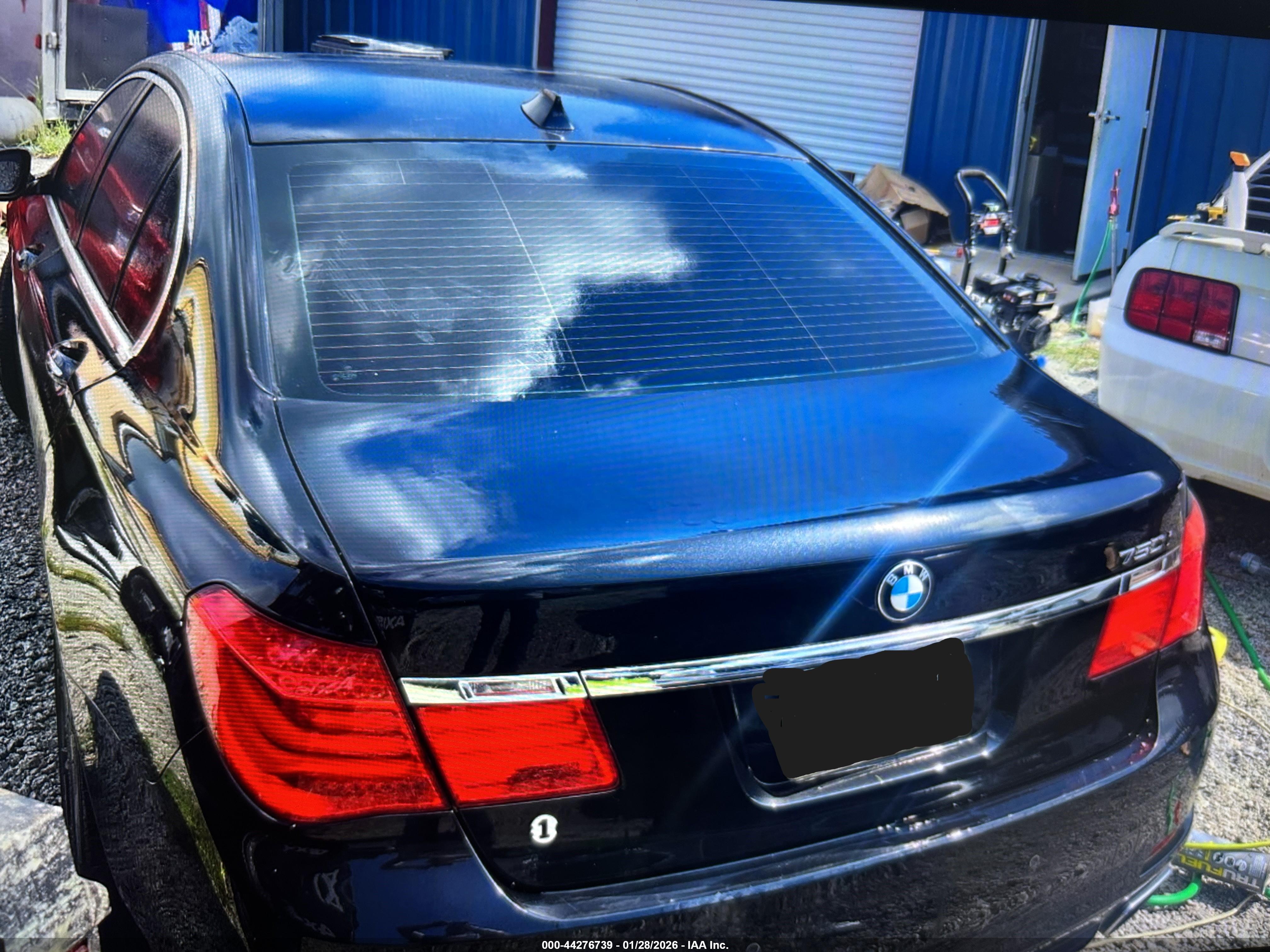 BMW 750I image 3