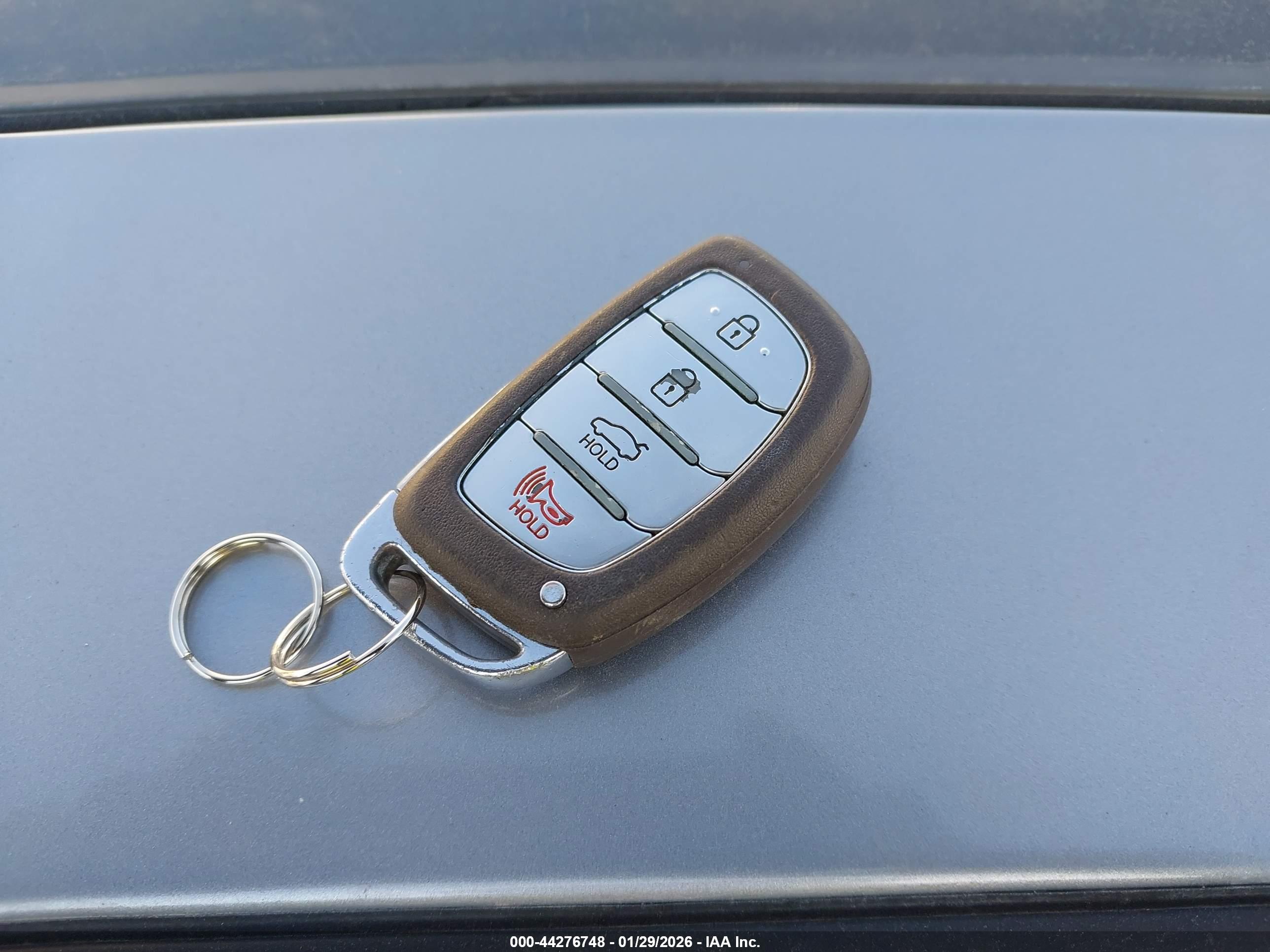HYUNDAI ELANTRA image 11