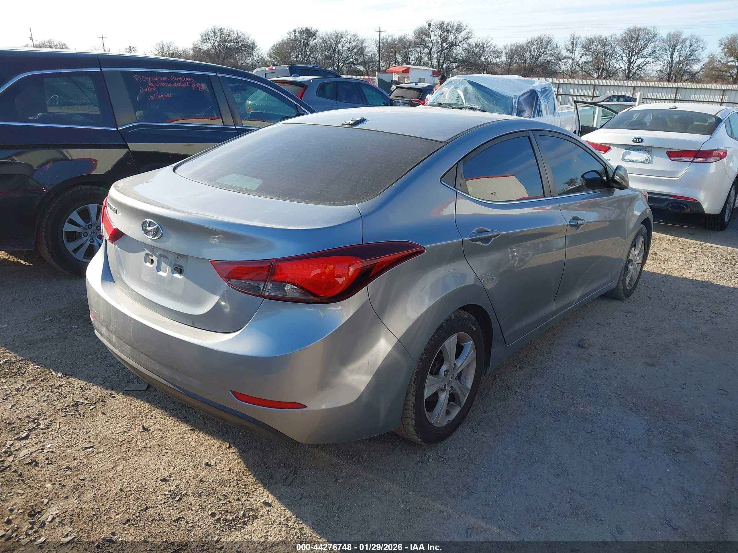 HYUNDAI ELANTRA image 4