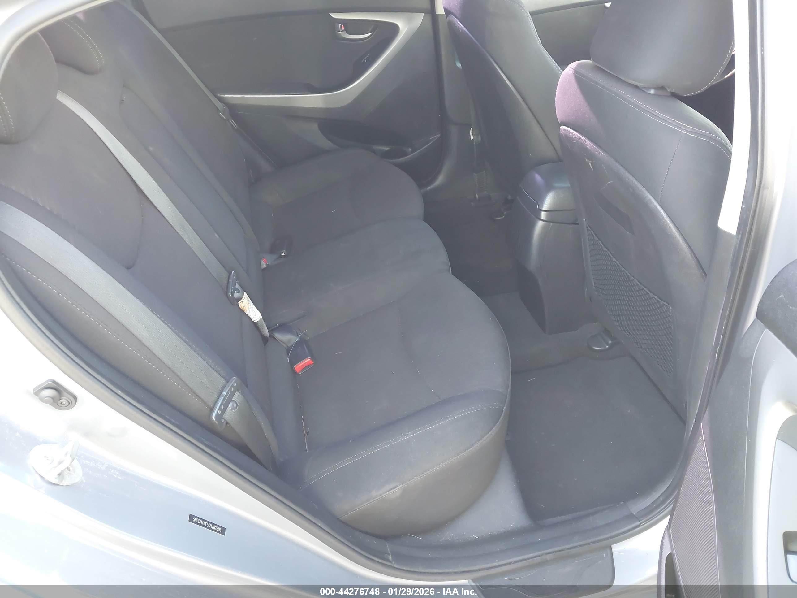 HYUNDAI ELANTRA image 8