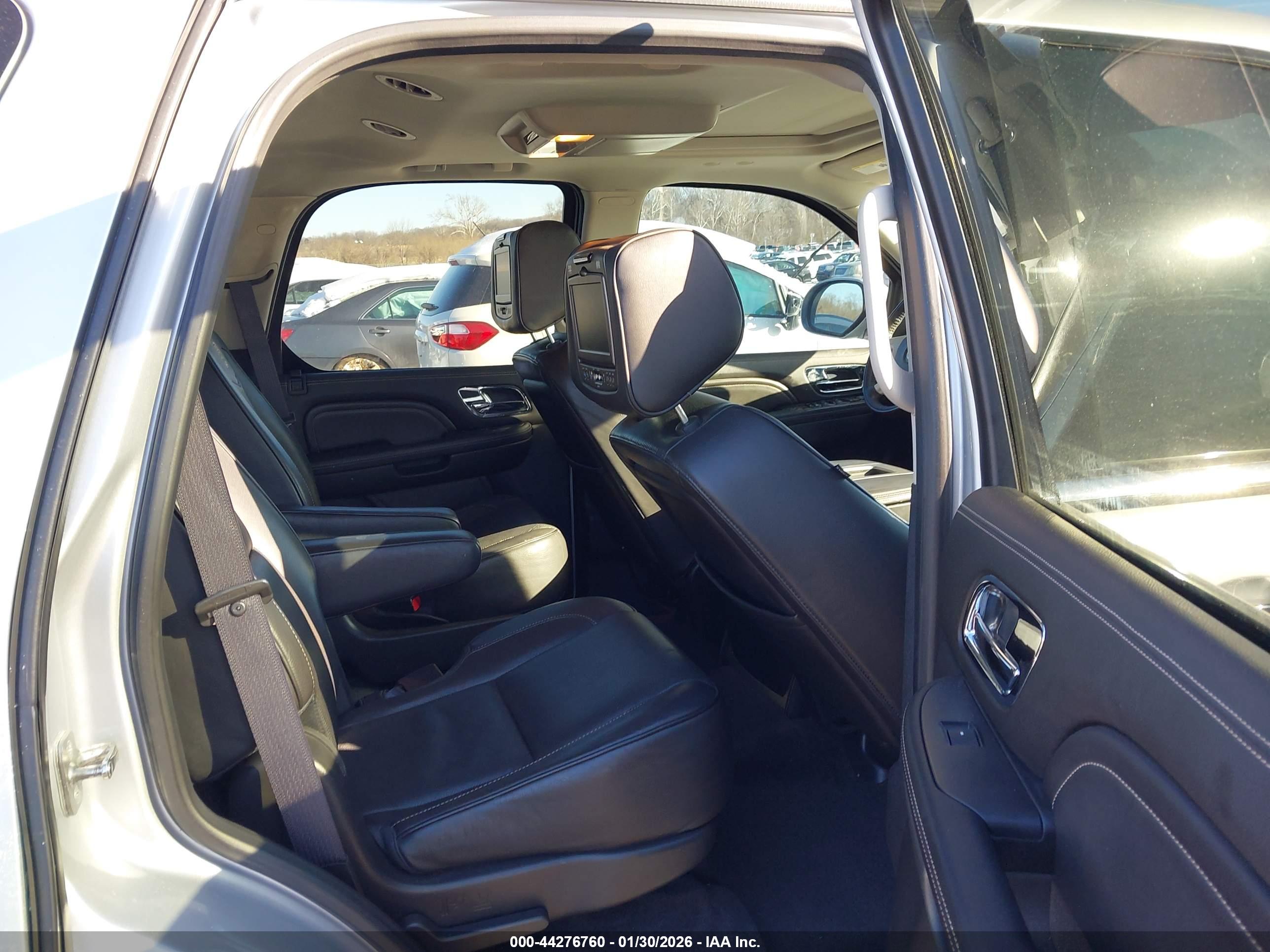 CADILLAC ESCALADE image 8