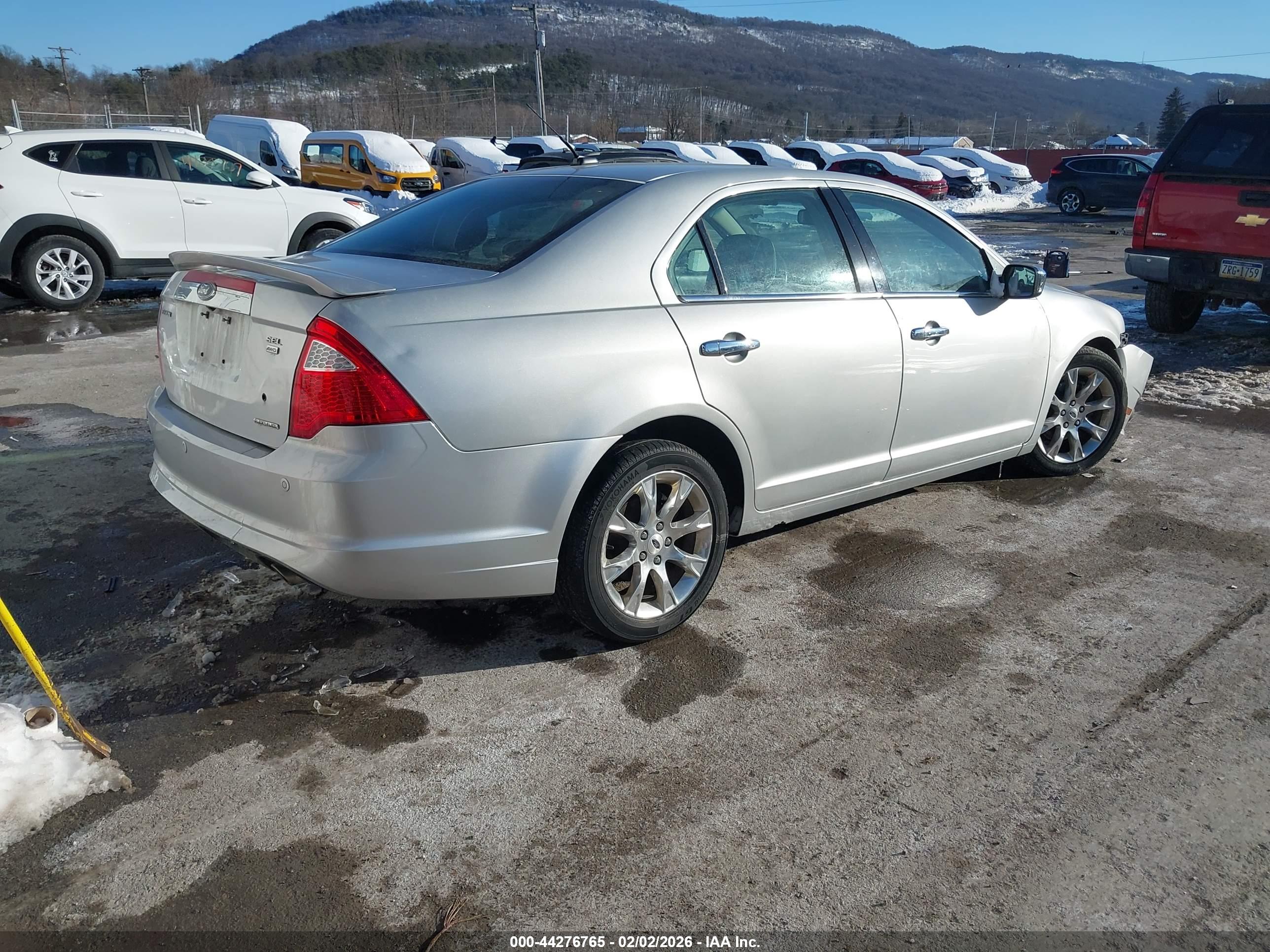 FORD FUSION image 4
