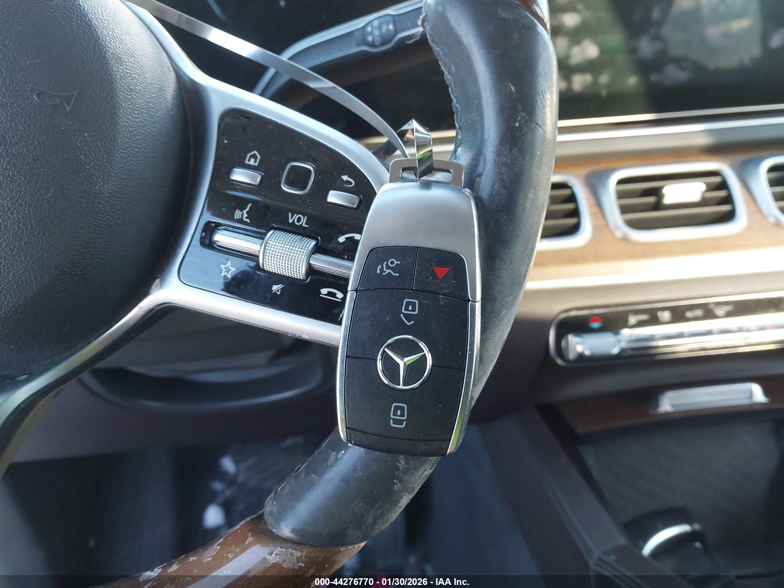 MERCEDES-BENZ GLS image 11