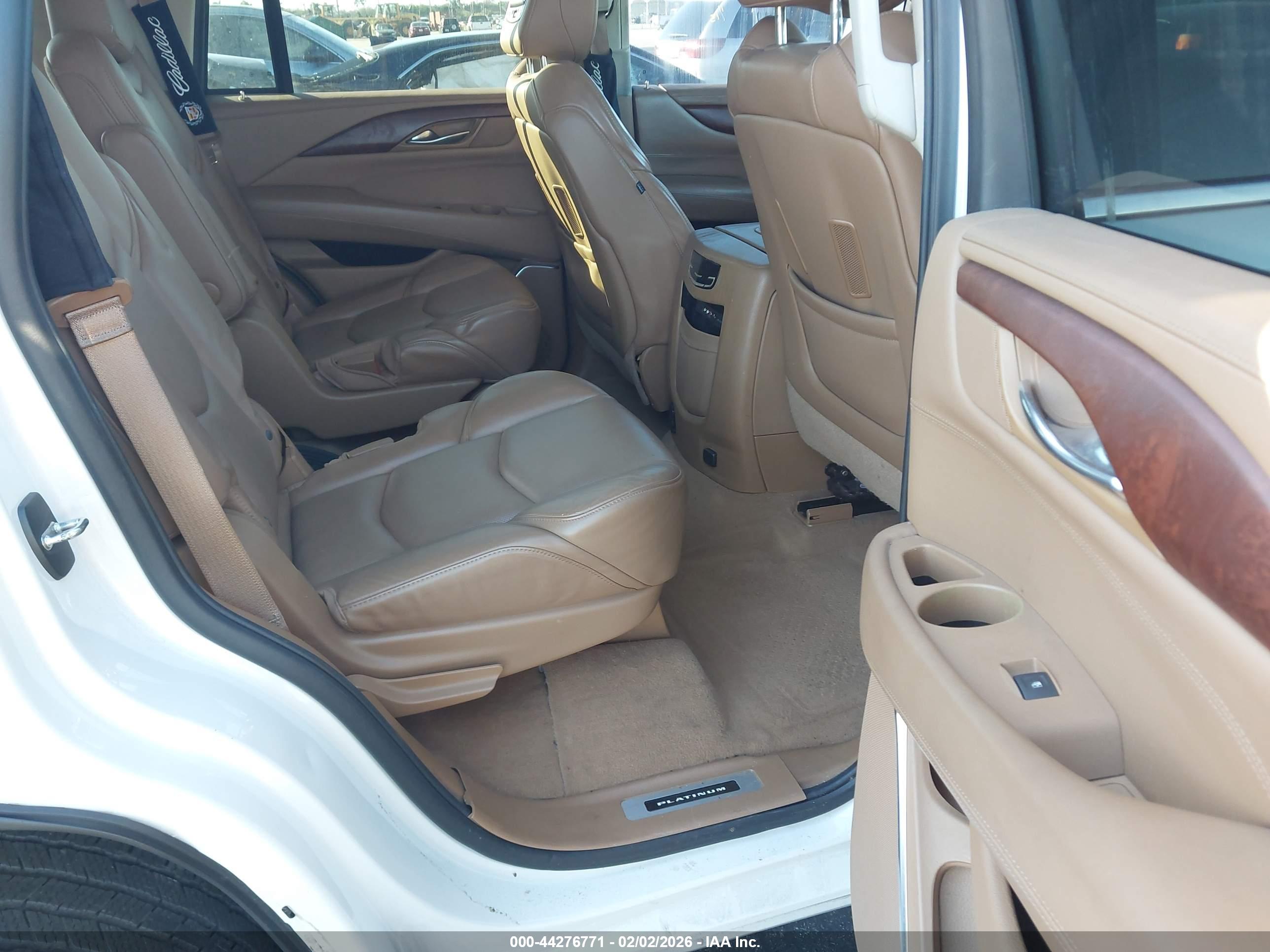 CADILLAC ESCALADE image 8