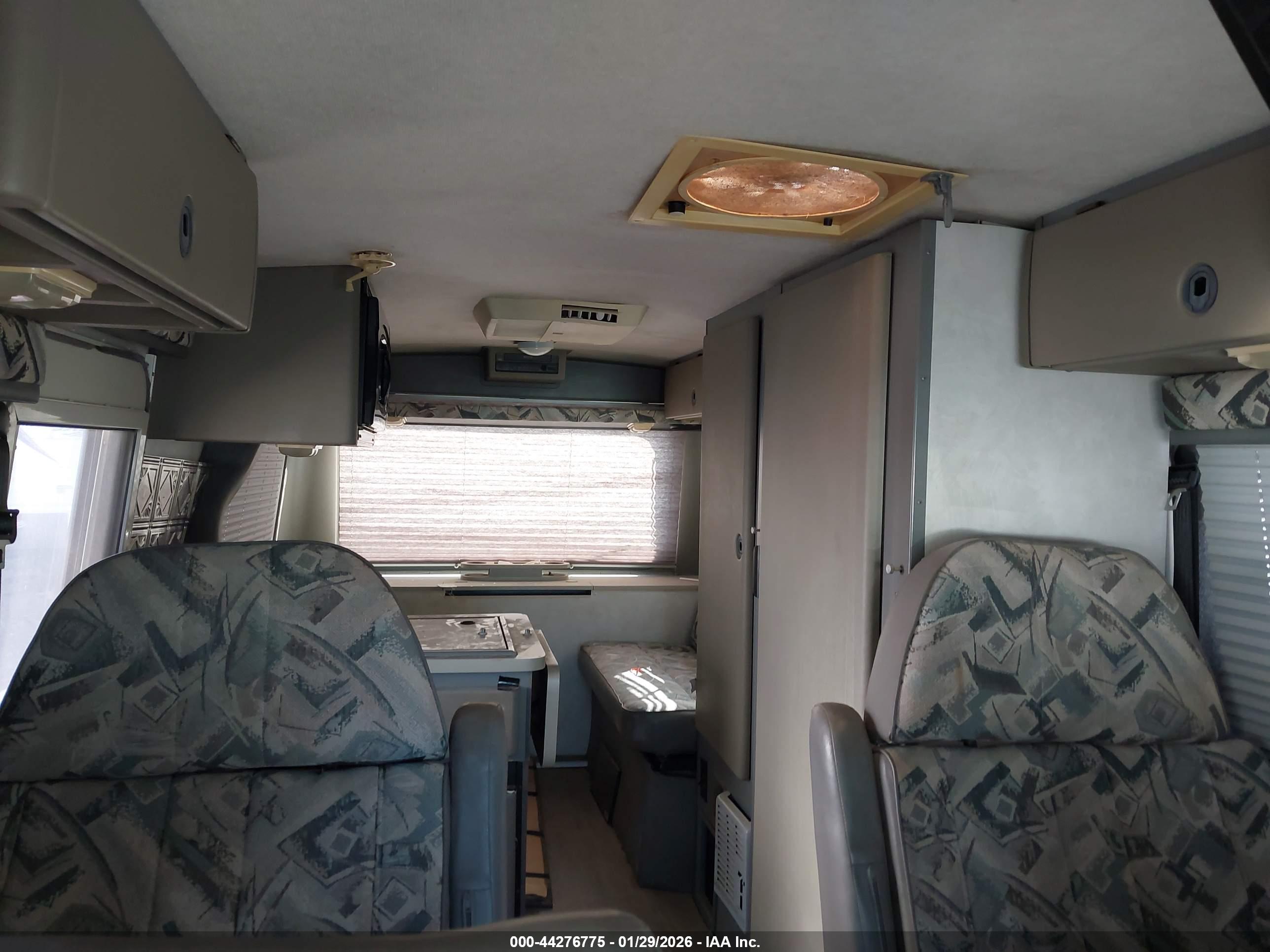 VOLKSWAGEN EUROVAN image 8