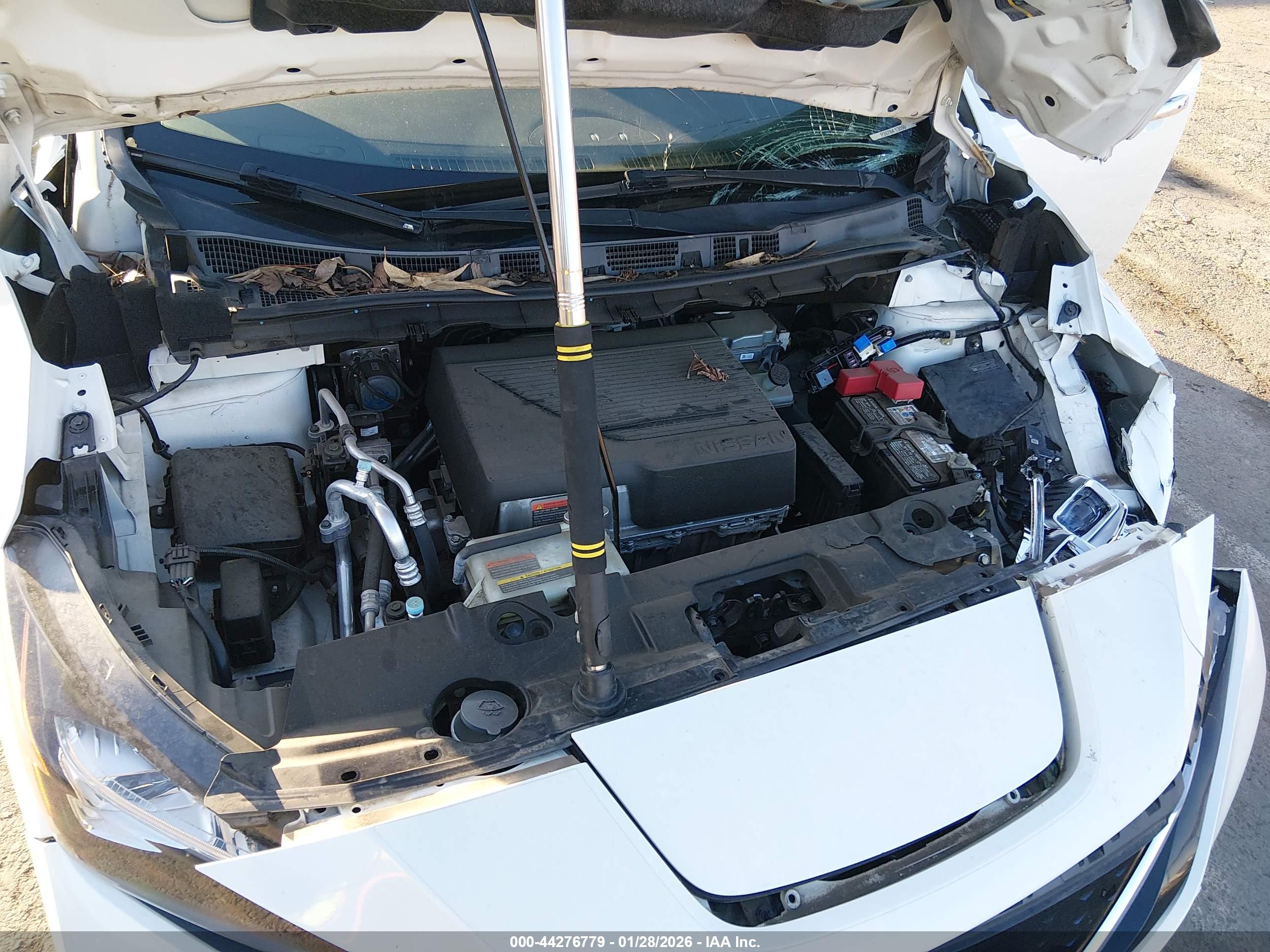 NISSAN LEAF image 10