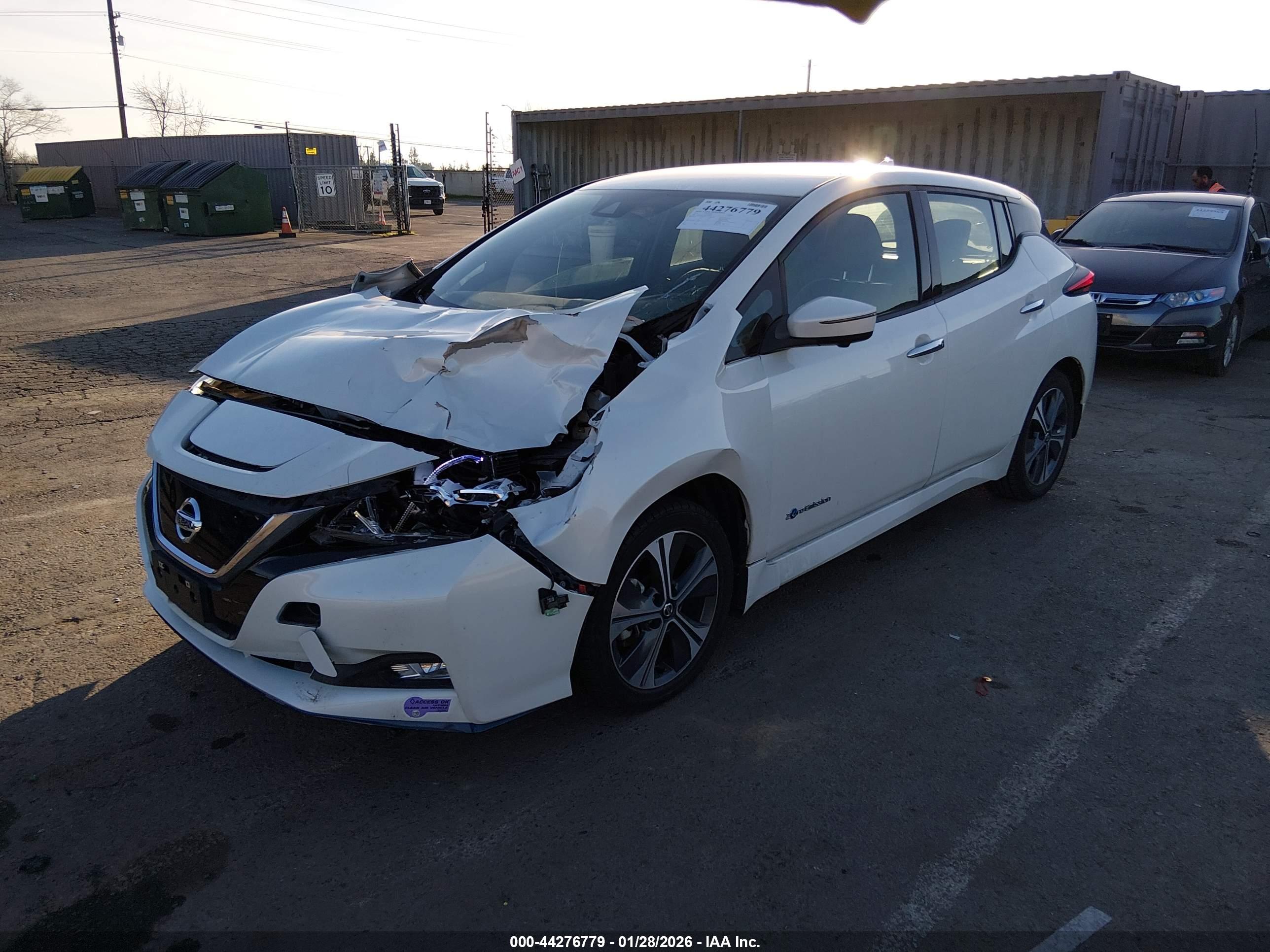 NISSAN LEAF image 2