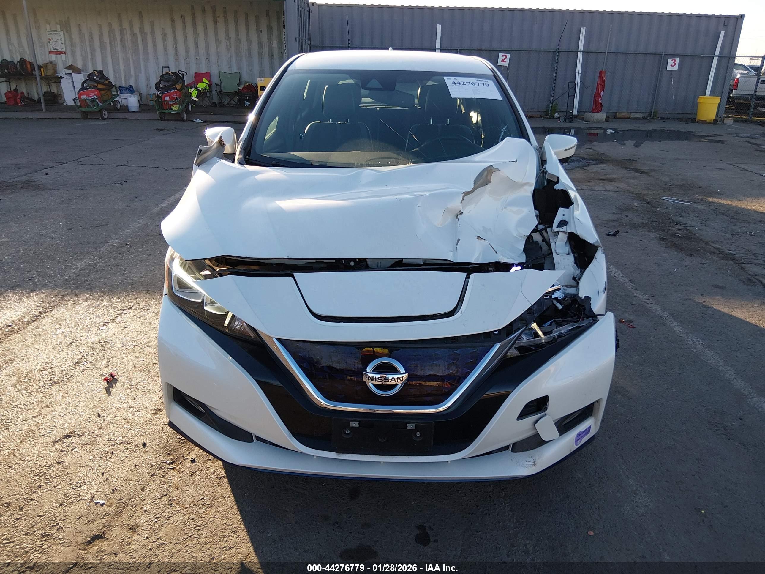 NISSAN LEAF image 6