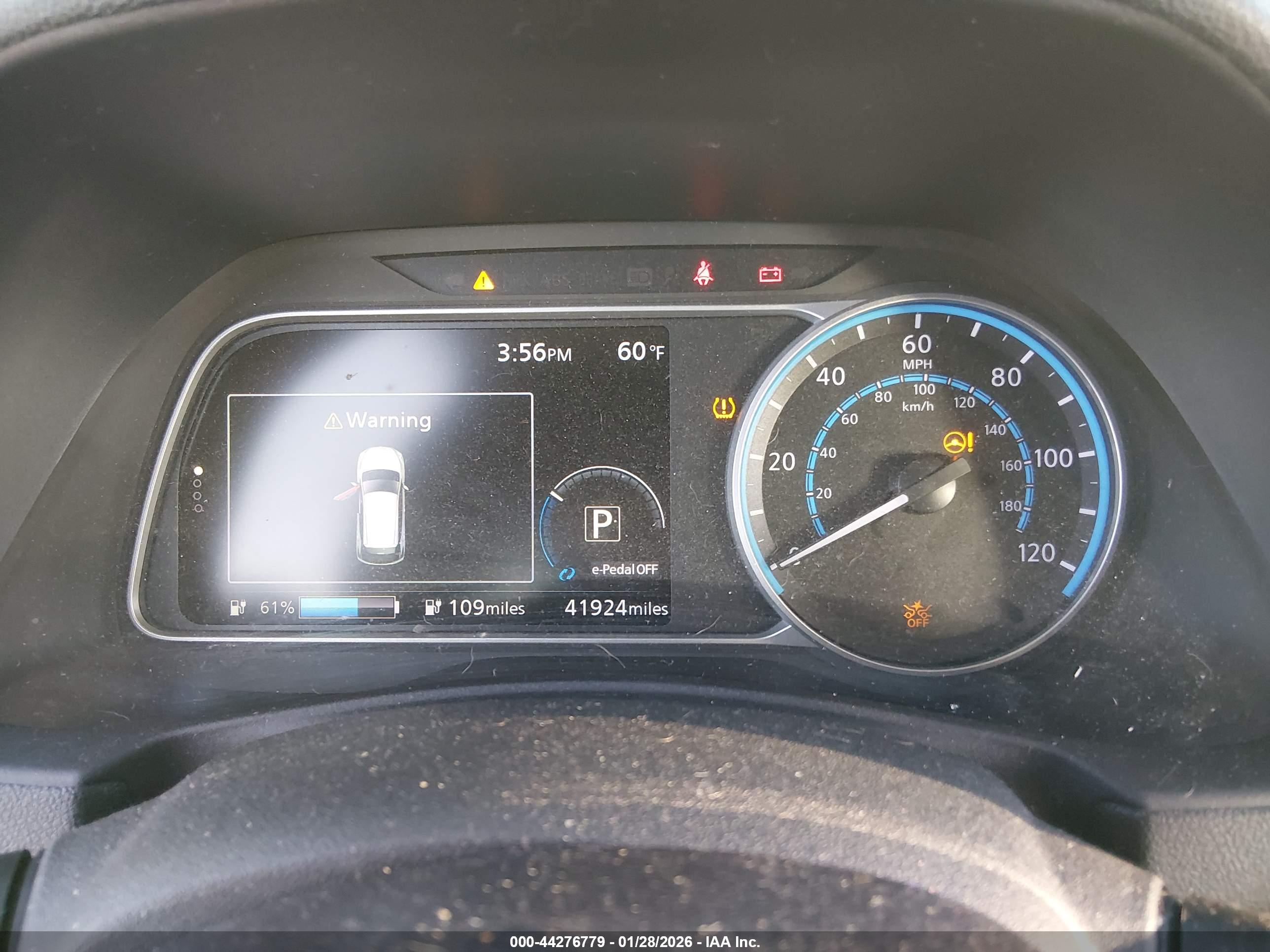 NISSAN LEAF image 7
