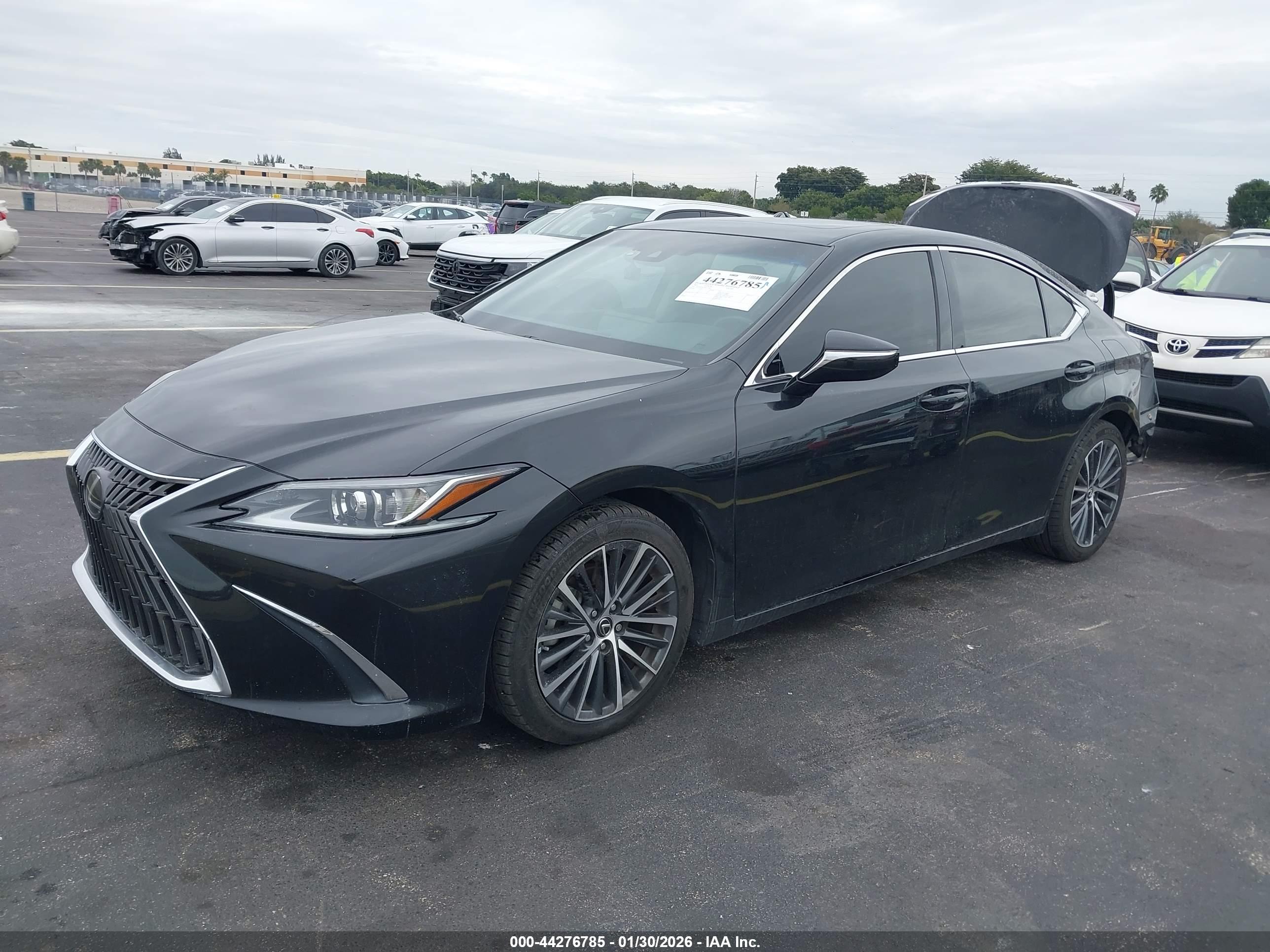 LEXUS ES image 2