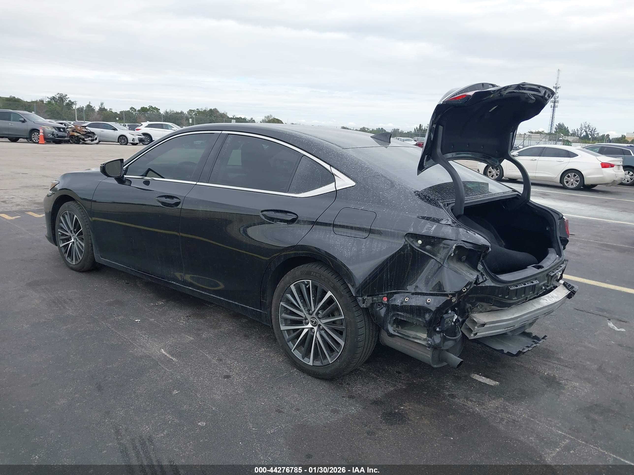 LEXUS ES image 3