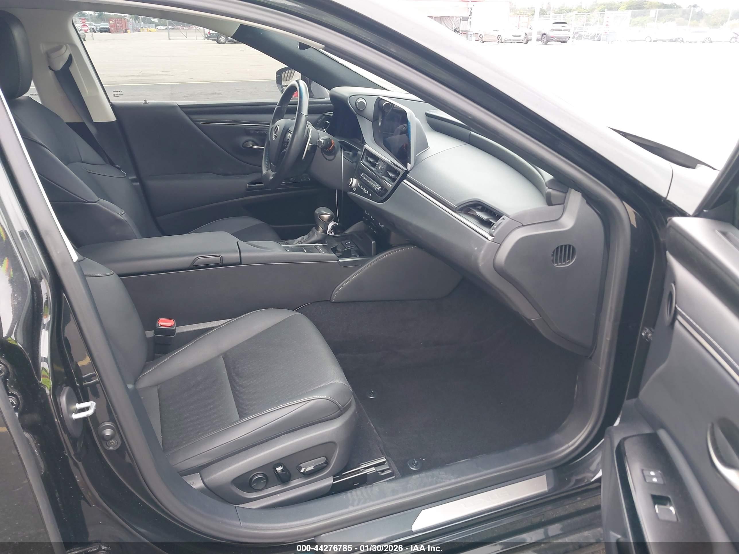LEXUS ES image 5