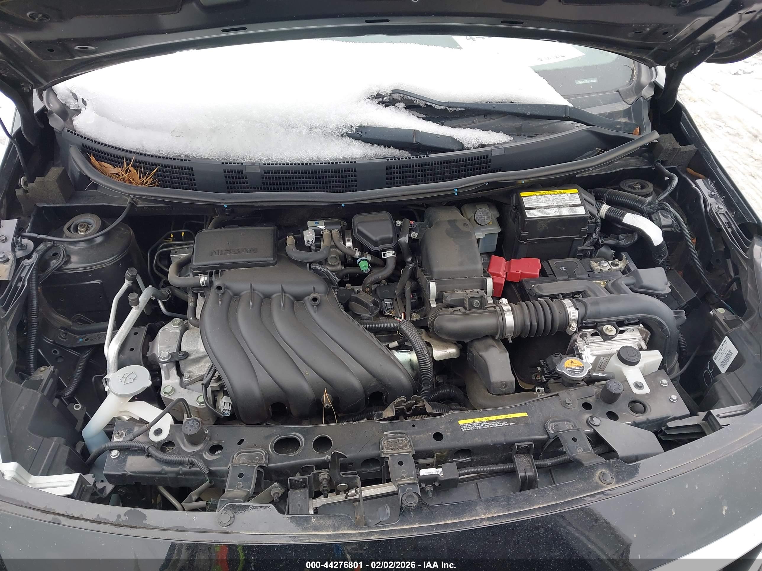 NISSAN VERSA image 10