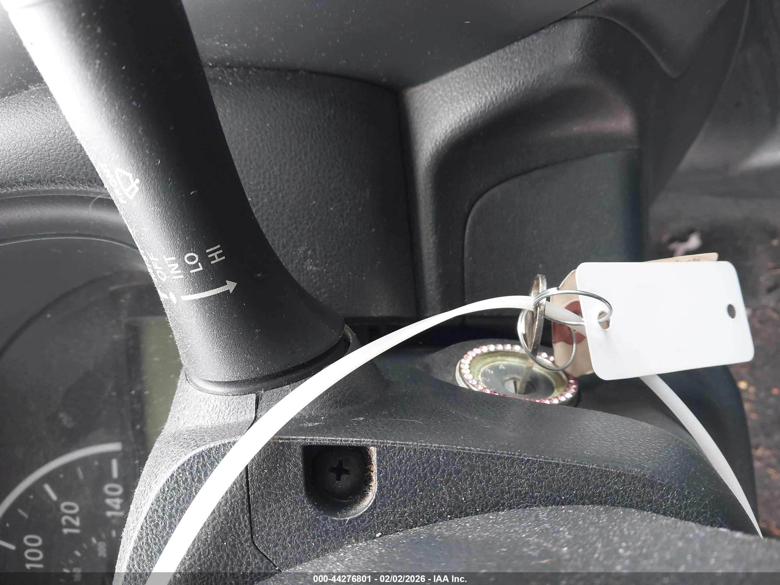 NISSAN VERSA image 11