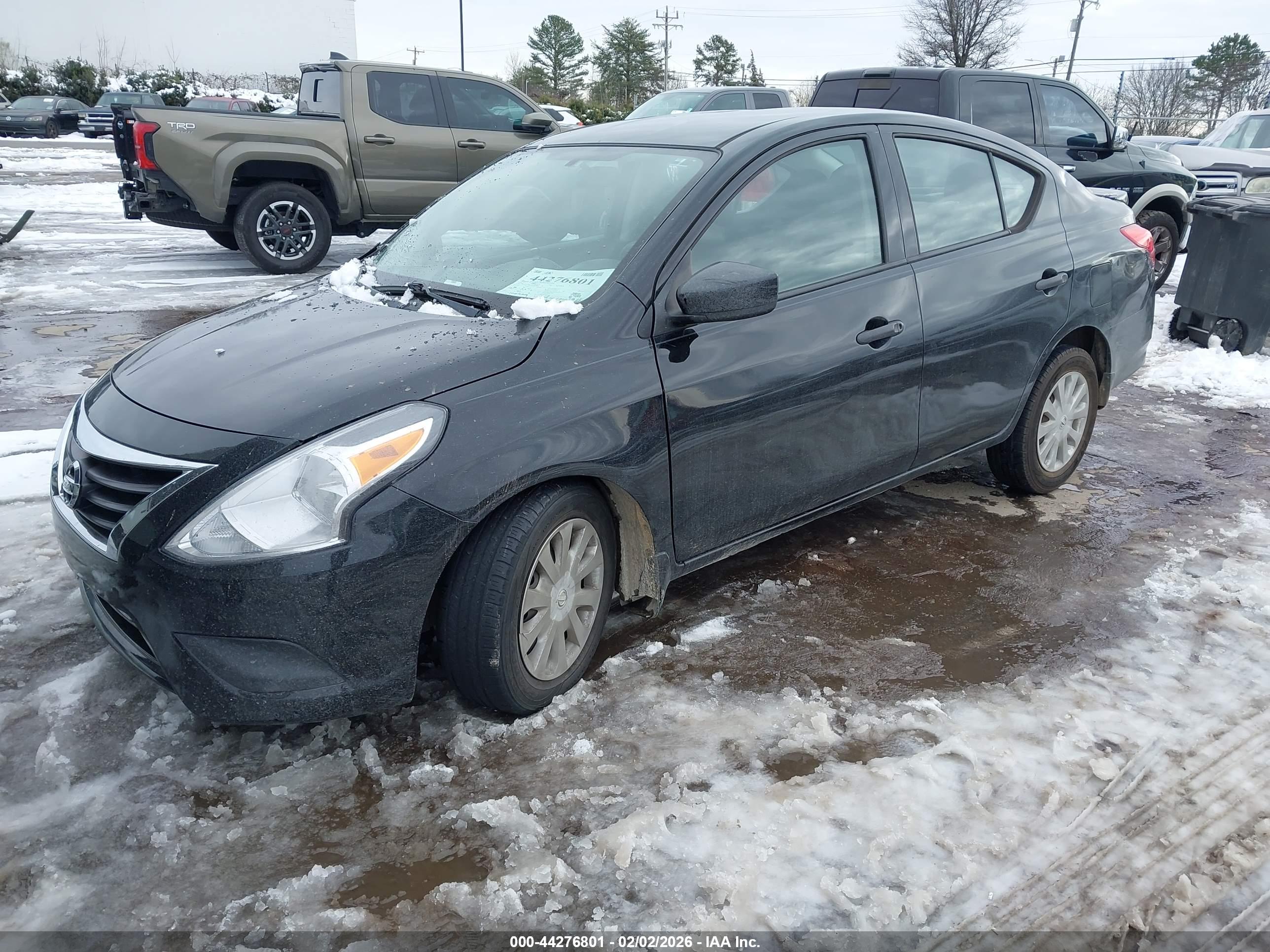 NISSAN VERSA image 2
